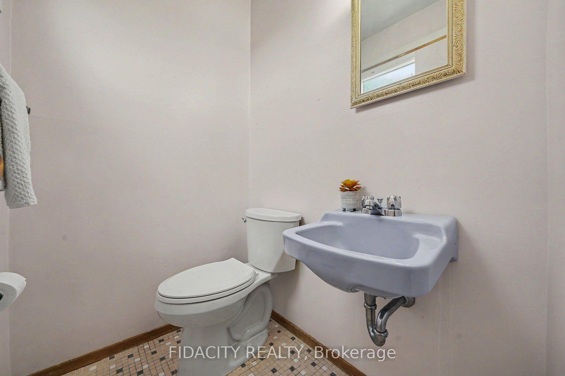 Photo 12 of 18 Ross Street, Smiths Falls, Smiths Falls — HOMEH
