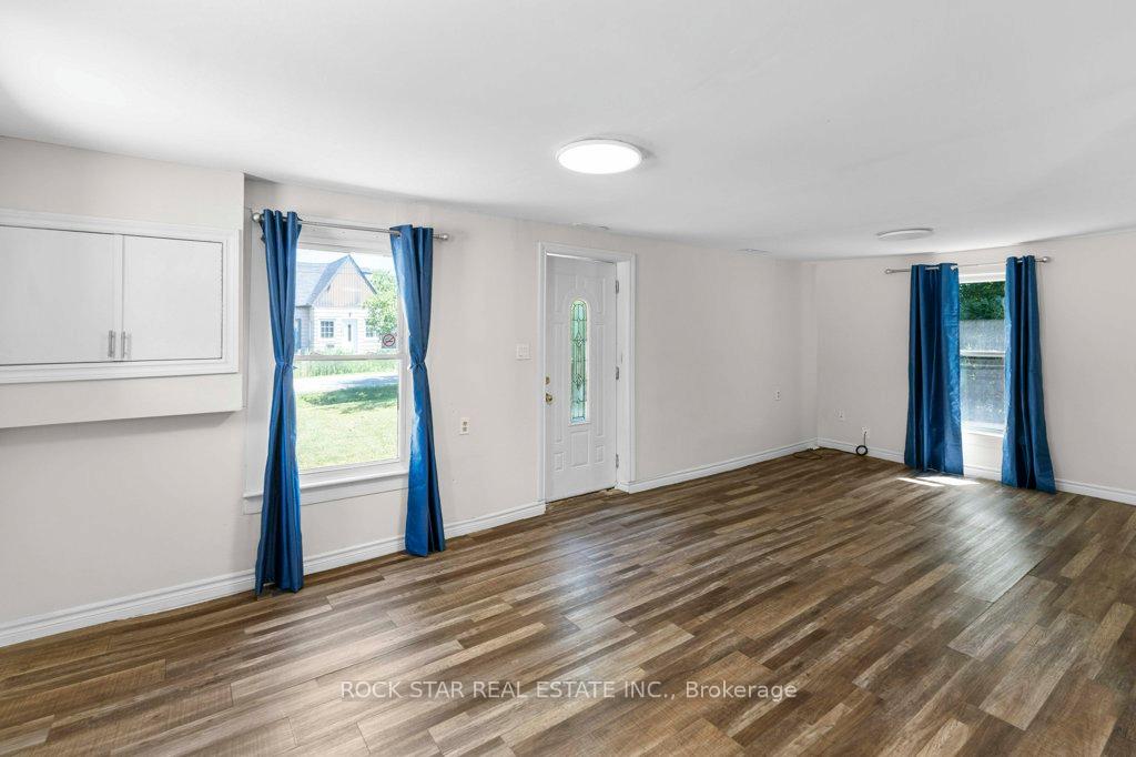 Photo 3 of 69 Teal Avenue, Hamilton, Lakeshore — HOMEH
