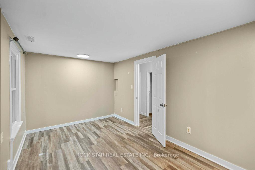 Photo 12 of 69 Teal Avenue, Hamilton, Lakeshore — HOMEH