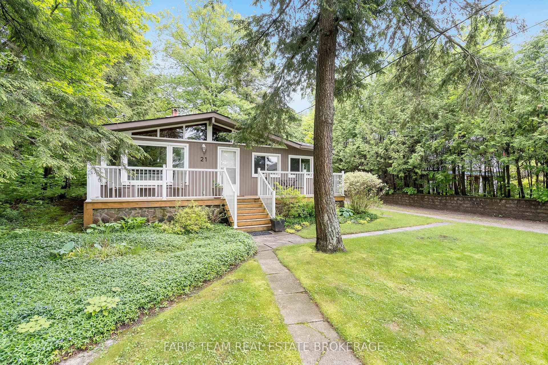 Photo 2 of 21 East Beach Road, Tiny, Rural Tiny — HOMEH