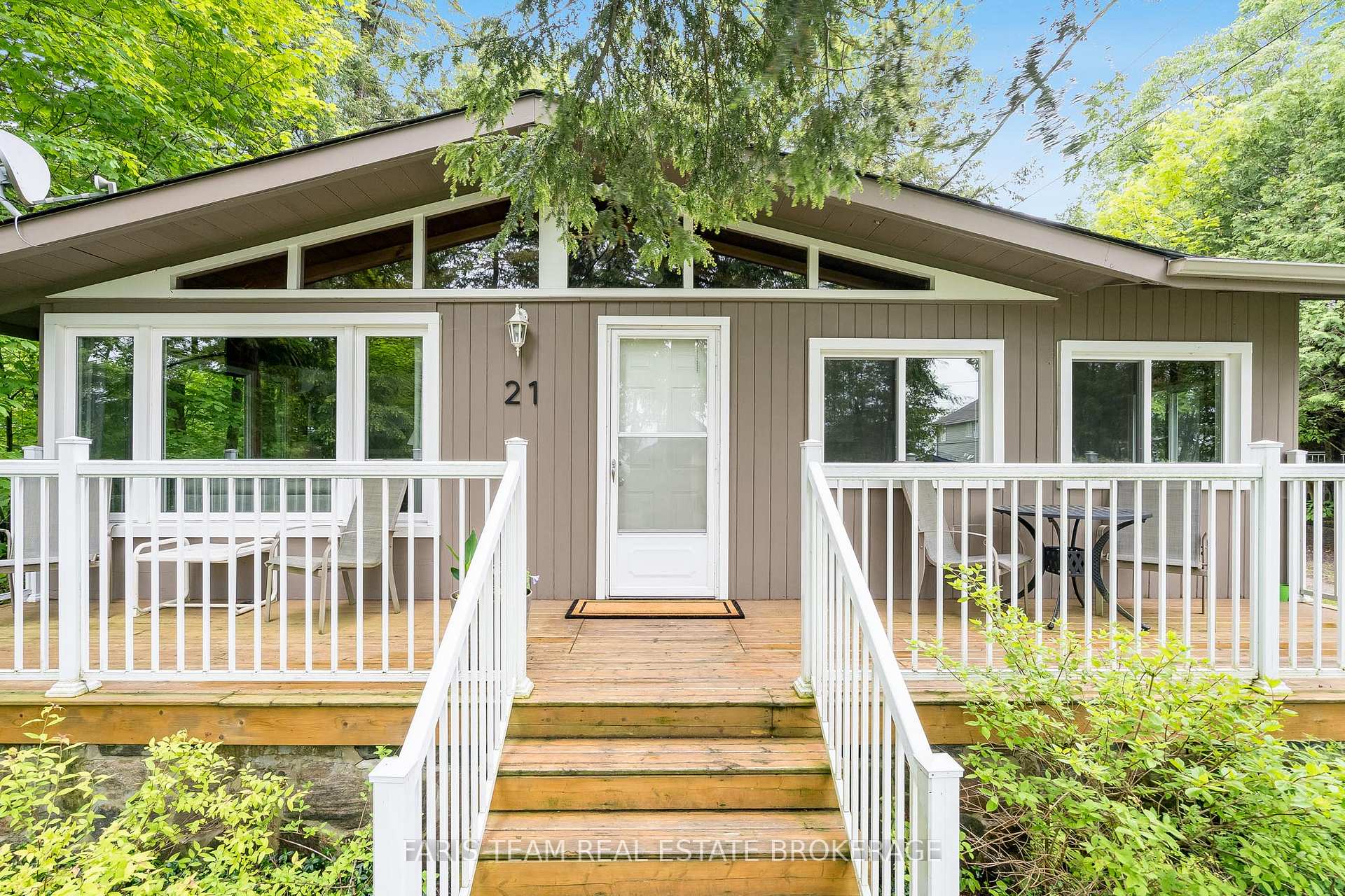 Photo 3 of 21 East Beach Road, Tiny, Rural Tiny — HOMEH