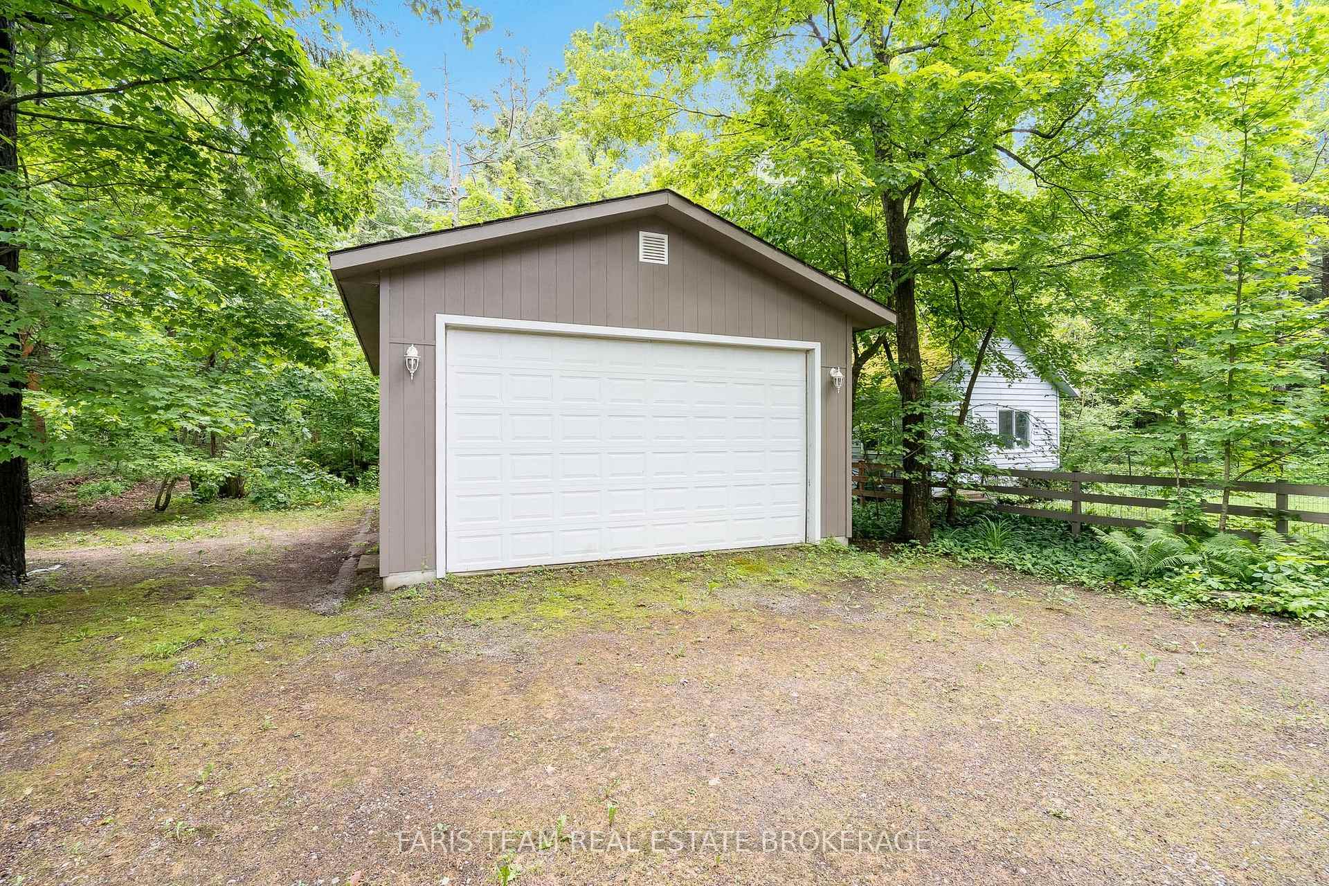 Photo 27 of 21 East Beach Road, Tiny, Rural Tiny — HOMEH