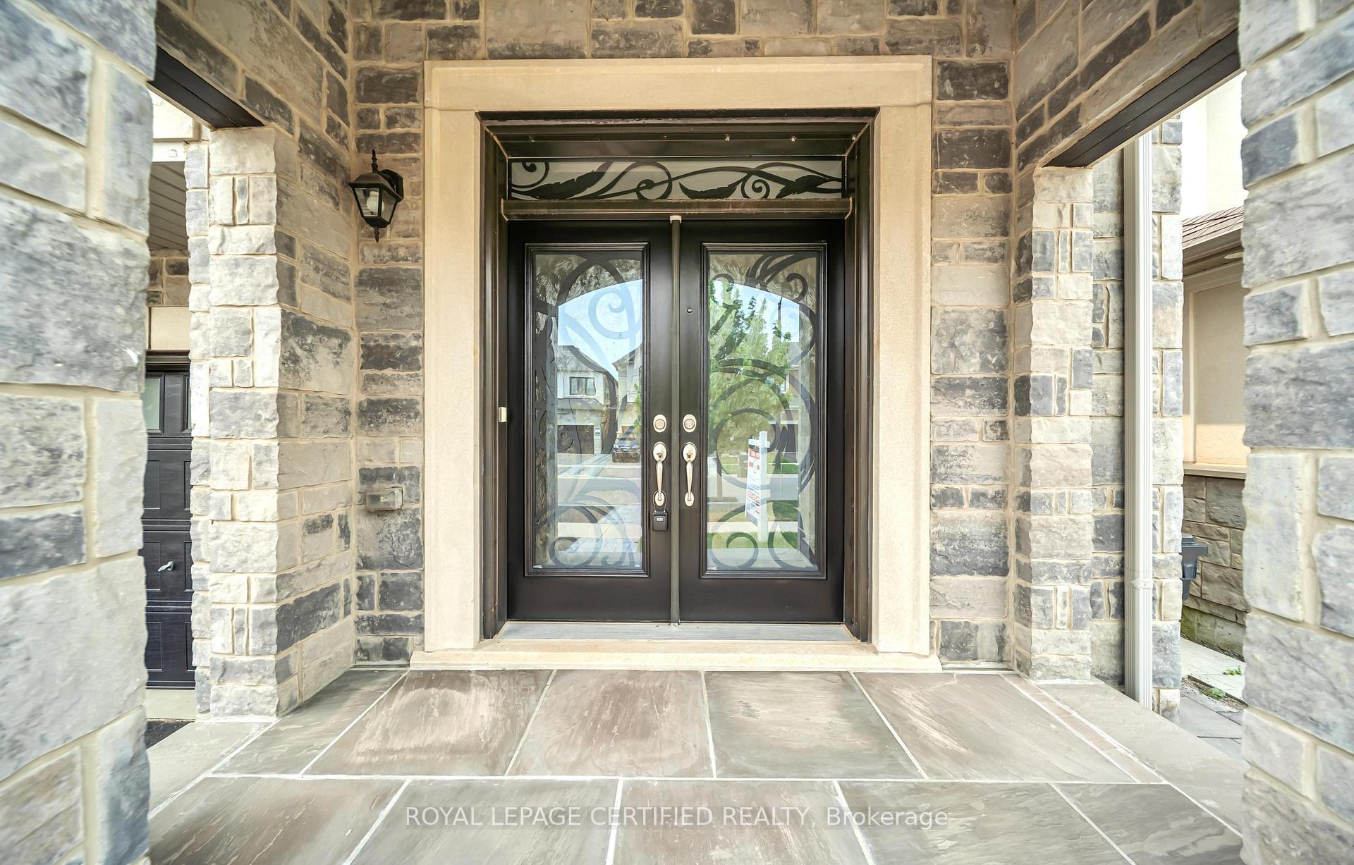 Photo 3 of 18 Vineyard Drive, Brampton, Bram West — HOMEH