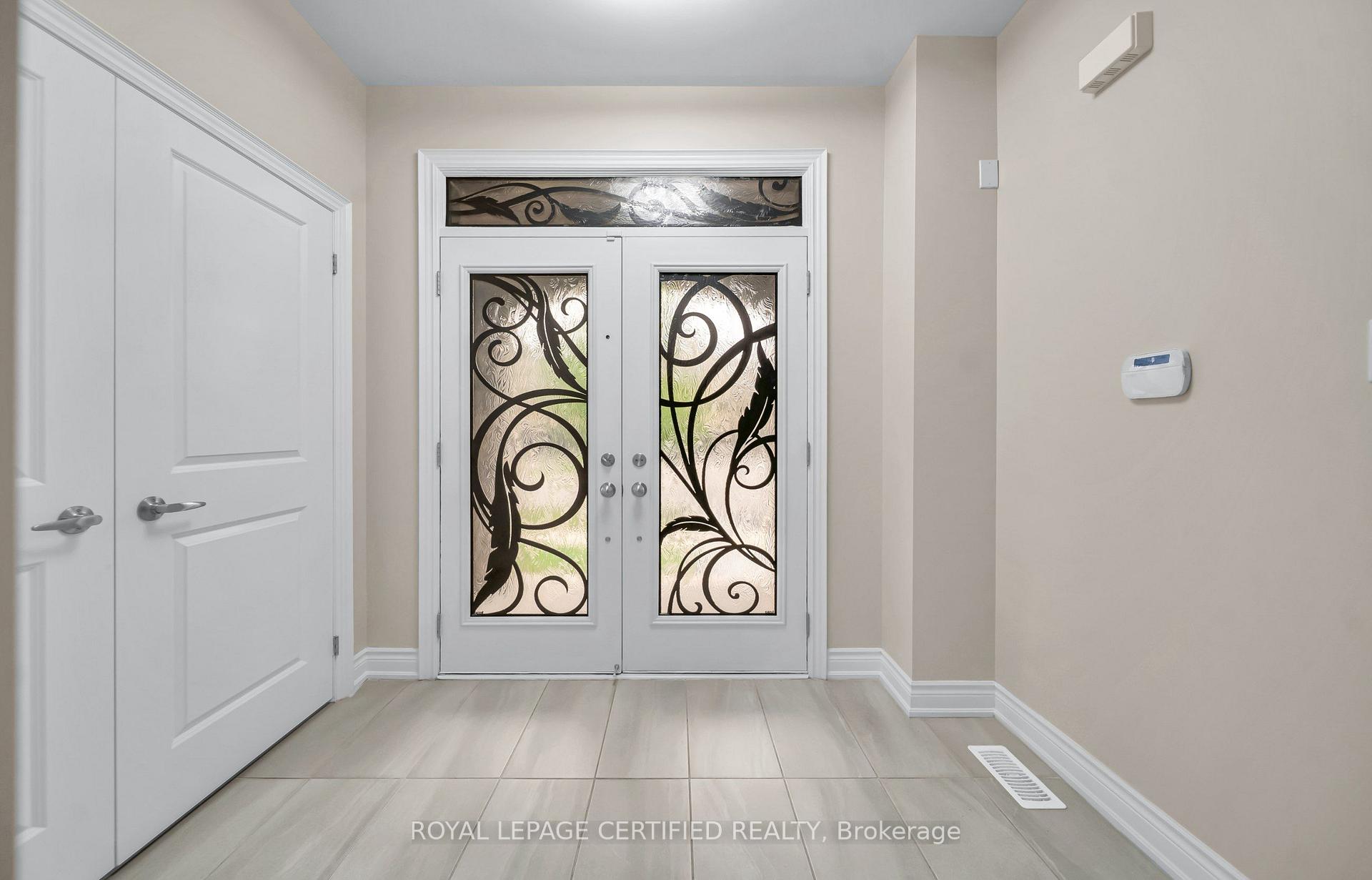 Photo 4 of 18 Vineyard Drive, Brampton, Bram West — HOMEH