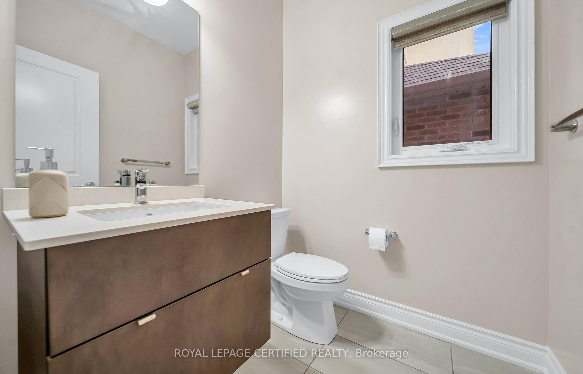 Photo 5 of 18 Vineyard Drive, Brampton, Bram West — HOMEH