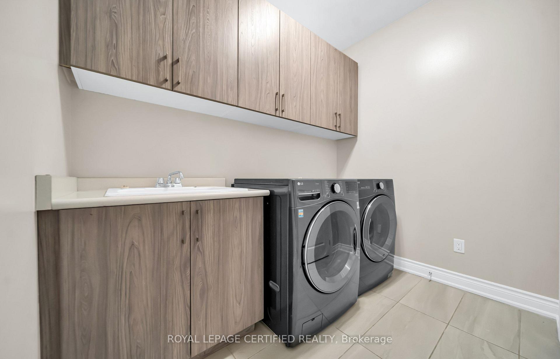 Photo 7 of 18 Vineyard Drive, Brampton, Bram West — HOMEH