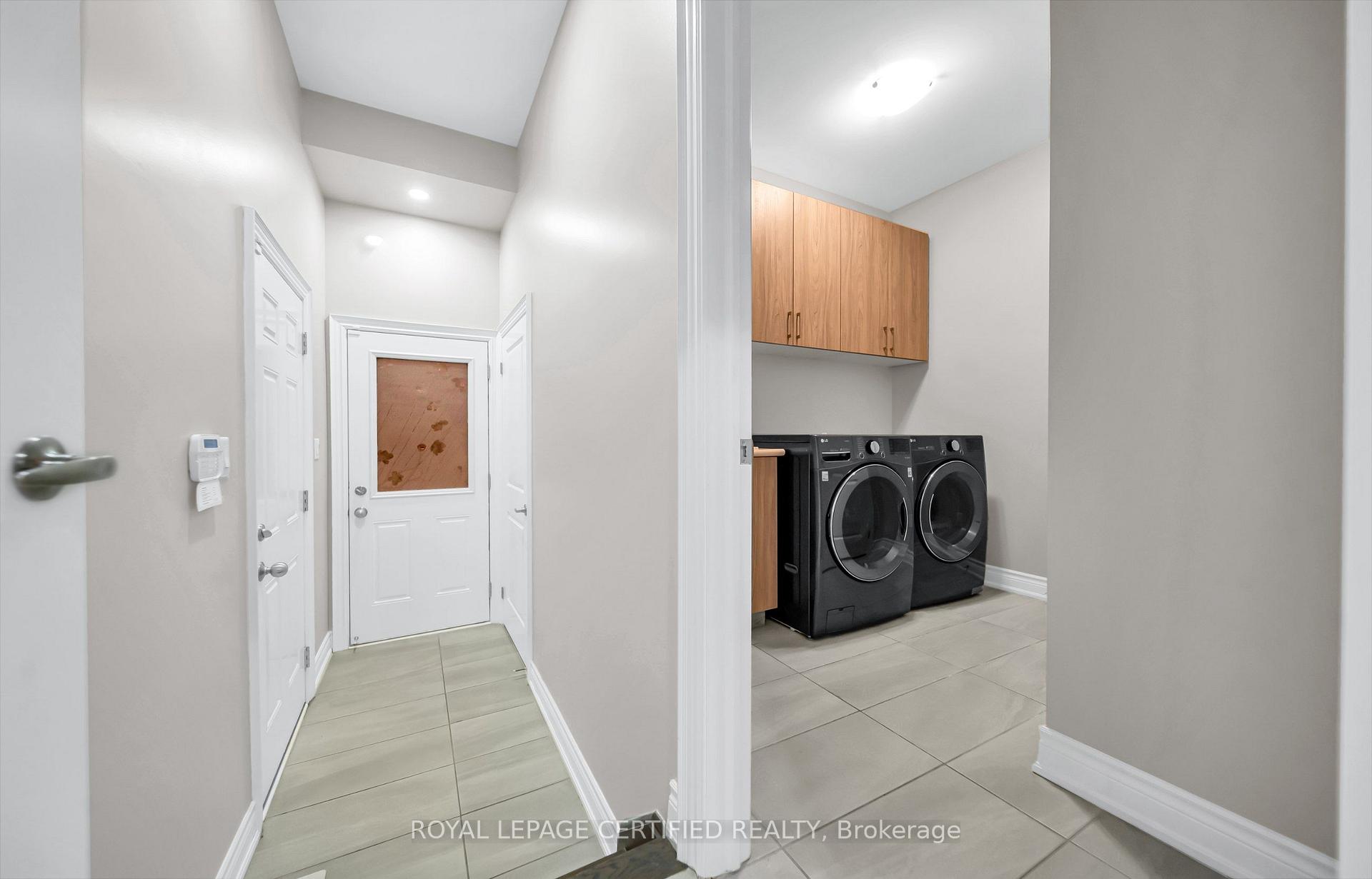 Photo 6 of 18 Vineyard Drive, Brampton, Bram West — HOMEH