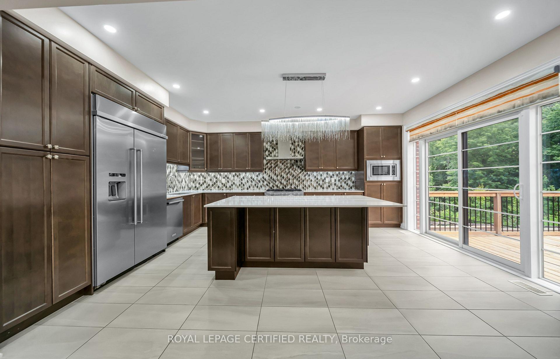 Photo 15 of 18 Vineyard Drive, Brampton, Bram West — HOMEH