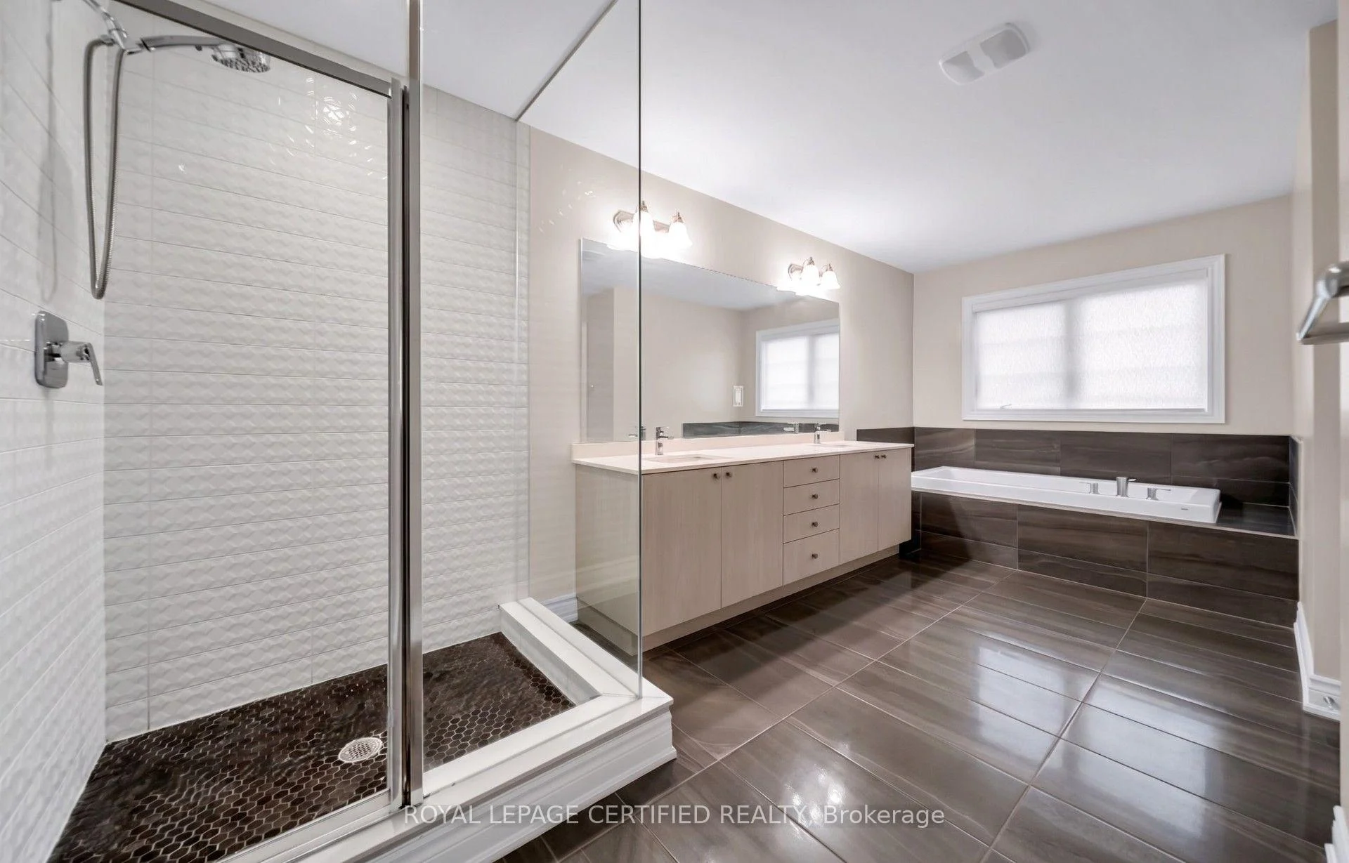 Photo 25 of 18 Vineyard Drive, Brampton, Bram West — HOMEH