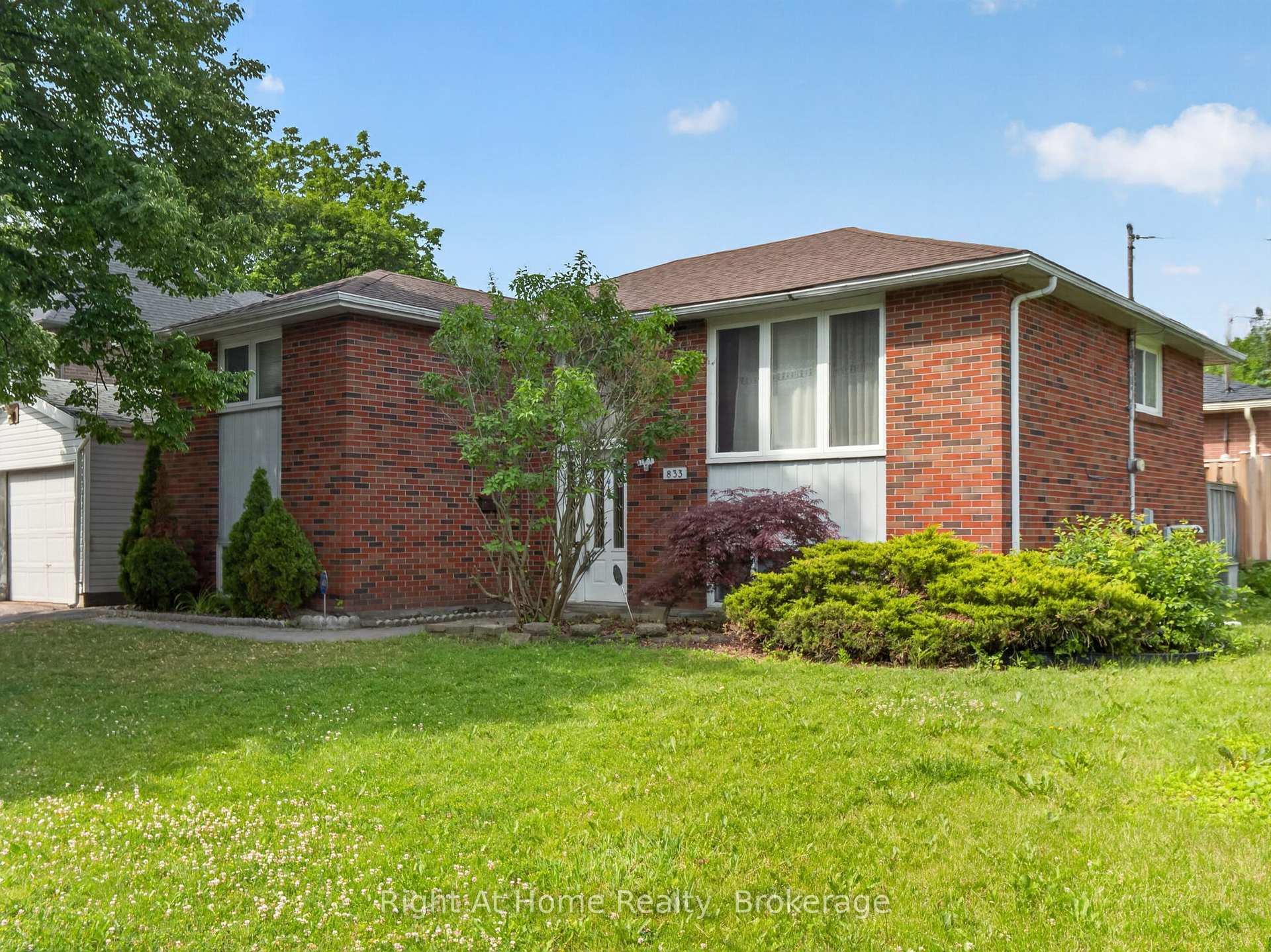 Photo 2 of 833 Vicki Drive, Pickering, West Shore — HOMEH