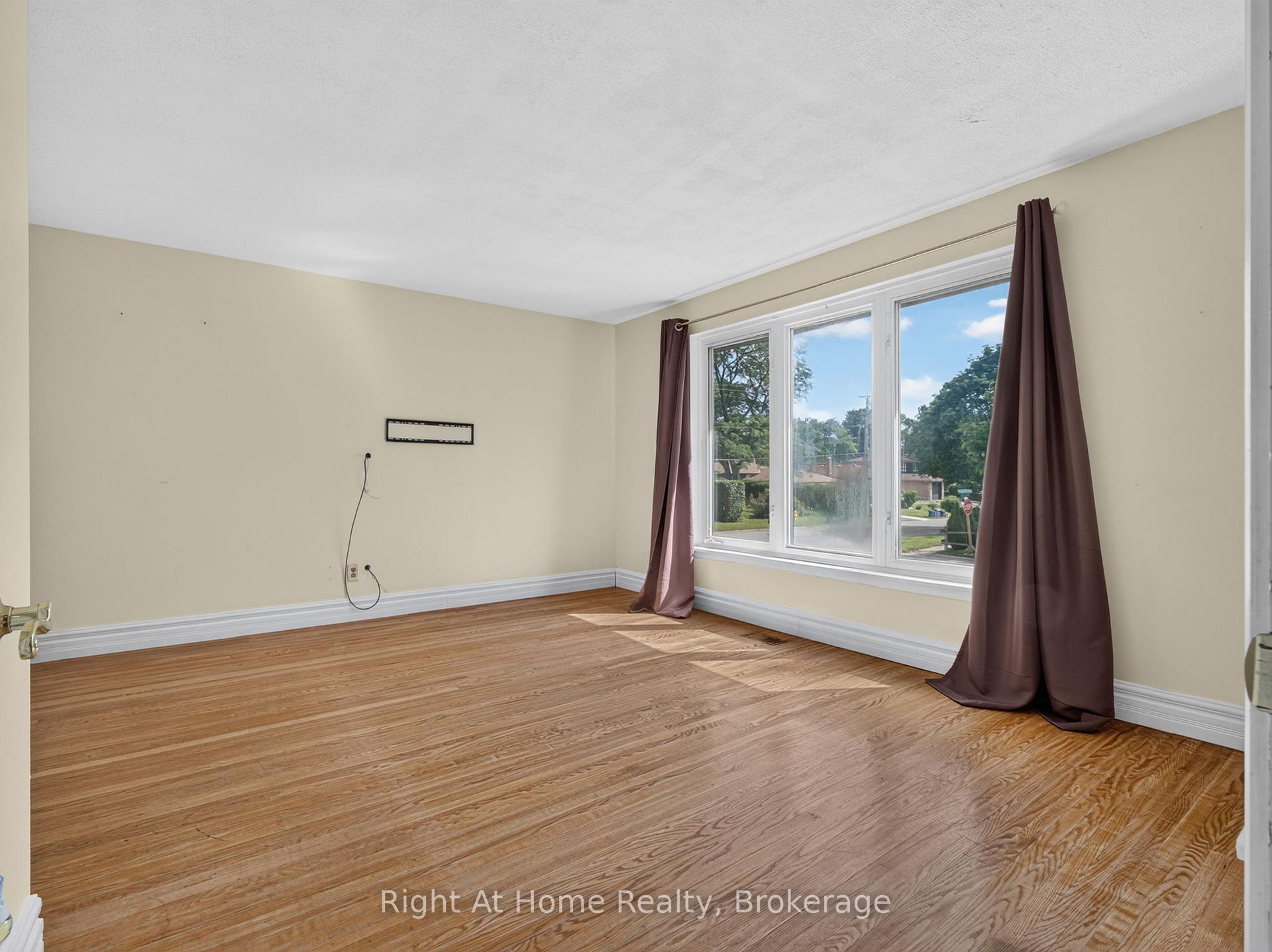 Photo 8 of 833 Vicki Drive, Pickering, West Shore — HOMEH