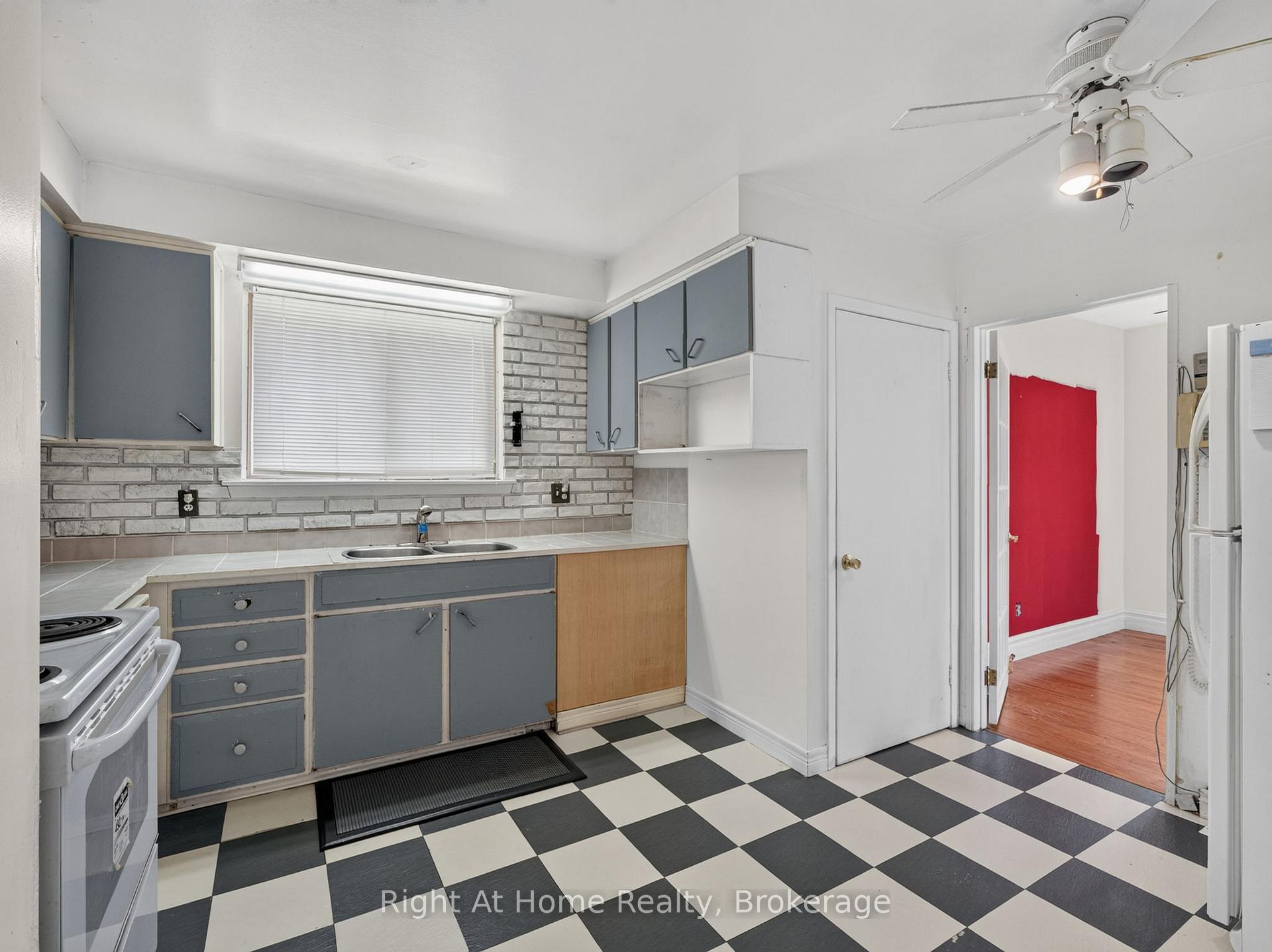 Photo 11 of 833 Vicki Drive, Pickering, West Shore — HOMEH