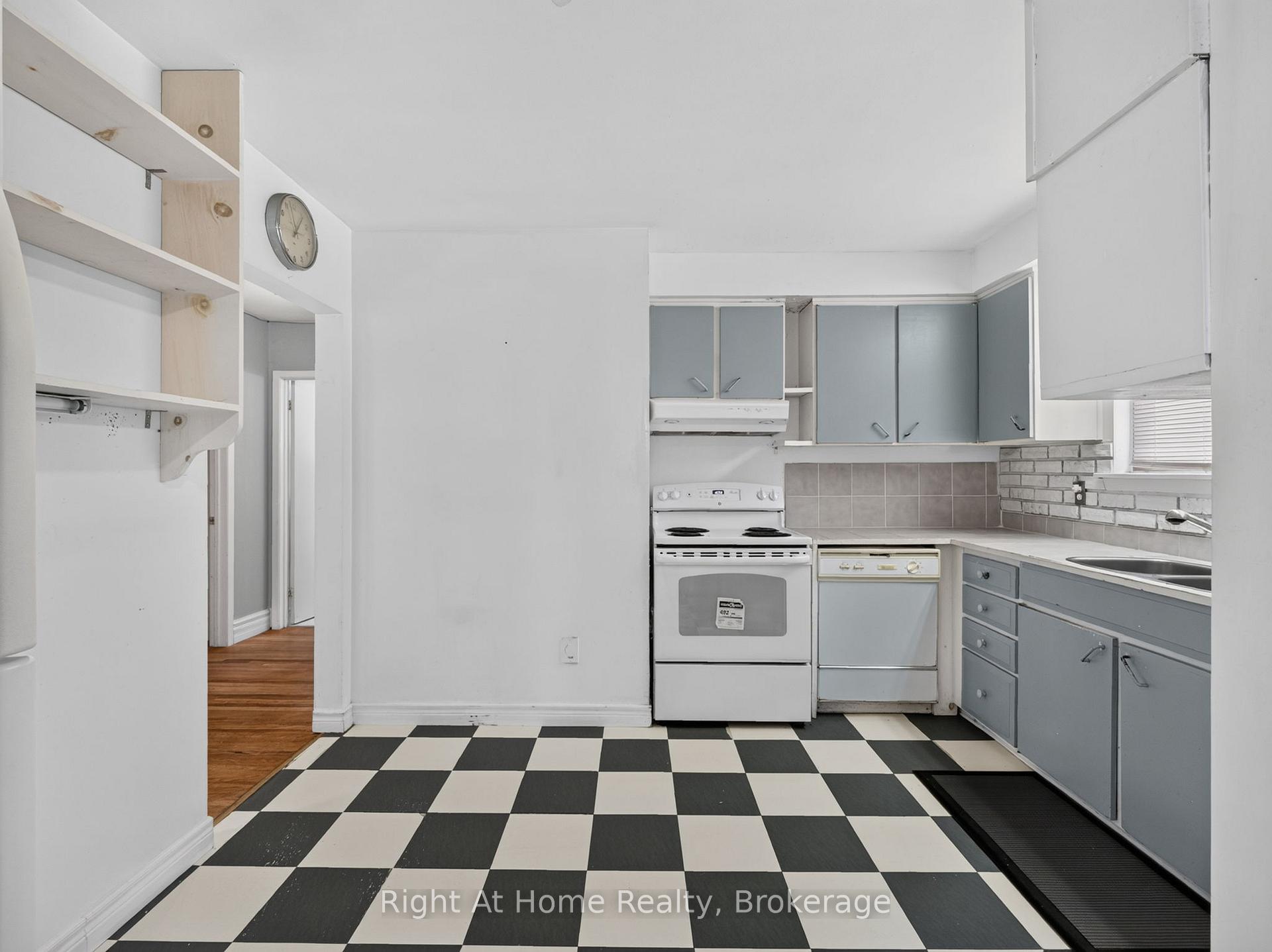 Photo 12 of 833 Vicki Drive, Pickering, West Shore — HOMEH