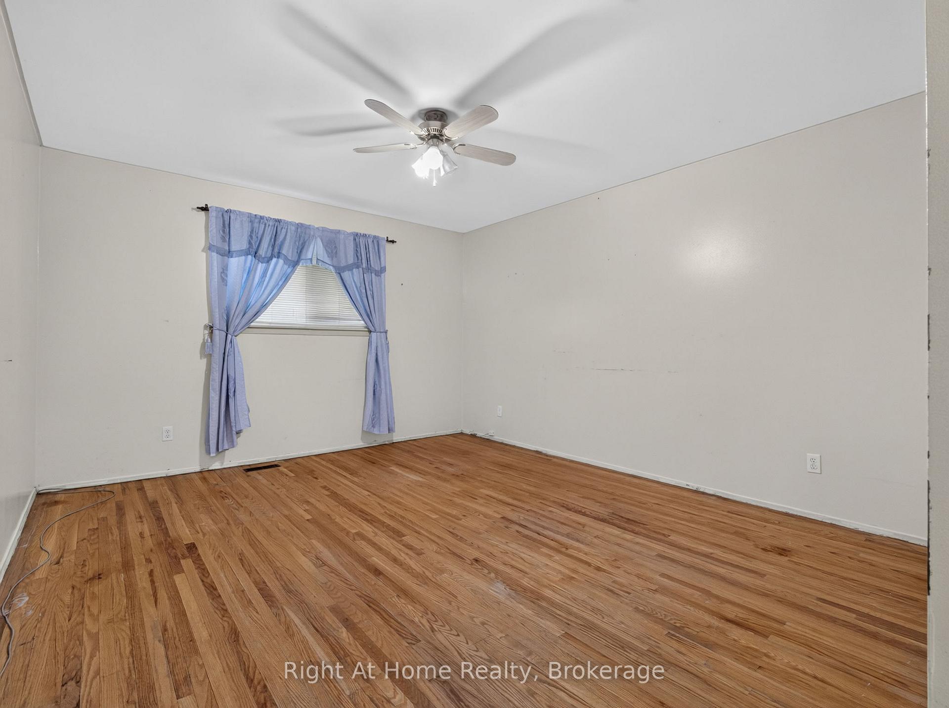 Photo 14 of 833 Vicki Drive, Pickering, West Shore — HOMEH