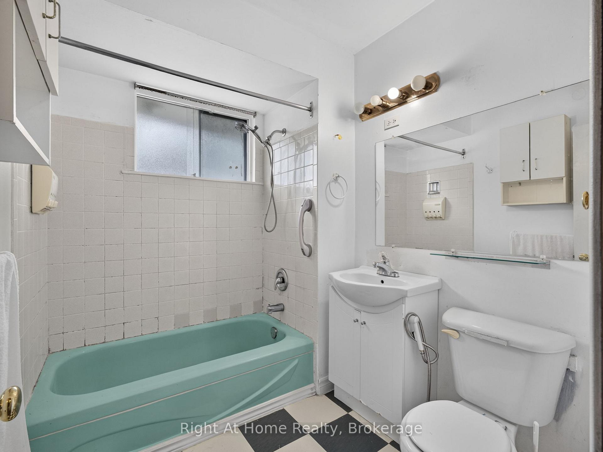 Photo 16 of 833 Vicki Drive, Pickering, West Shore — HOMEH