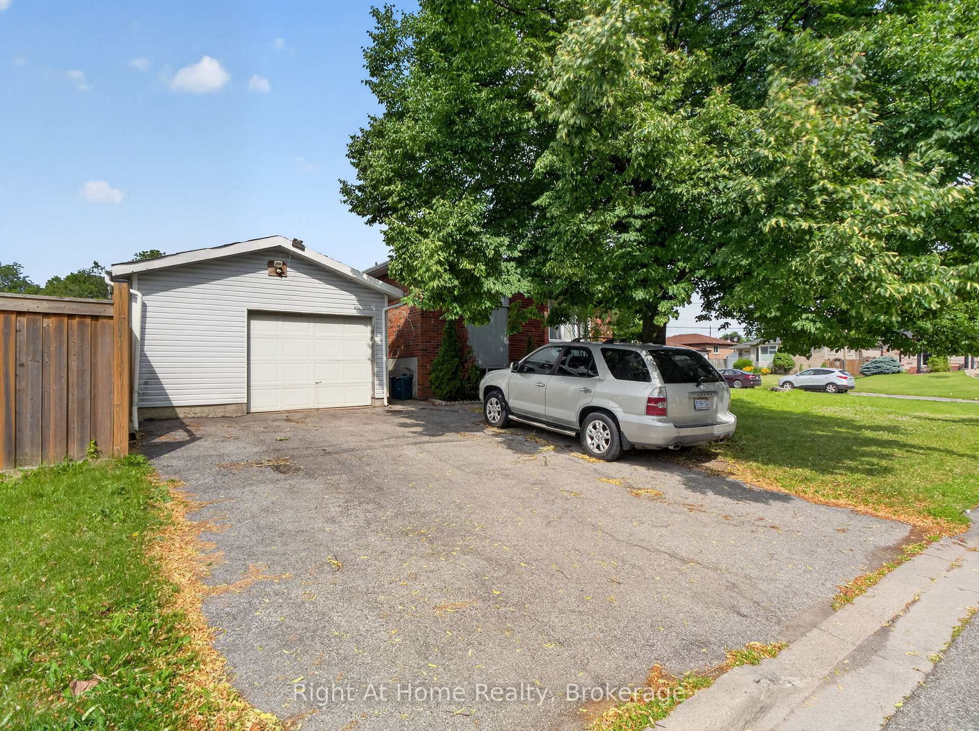 Photo 25 of 833 Vicki Drive, Pickering, West Shore — HOMEH