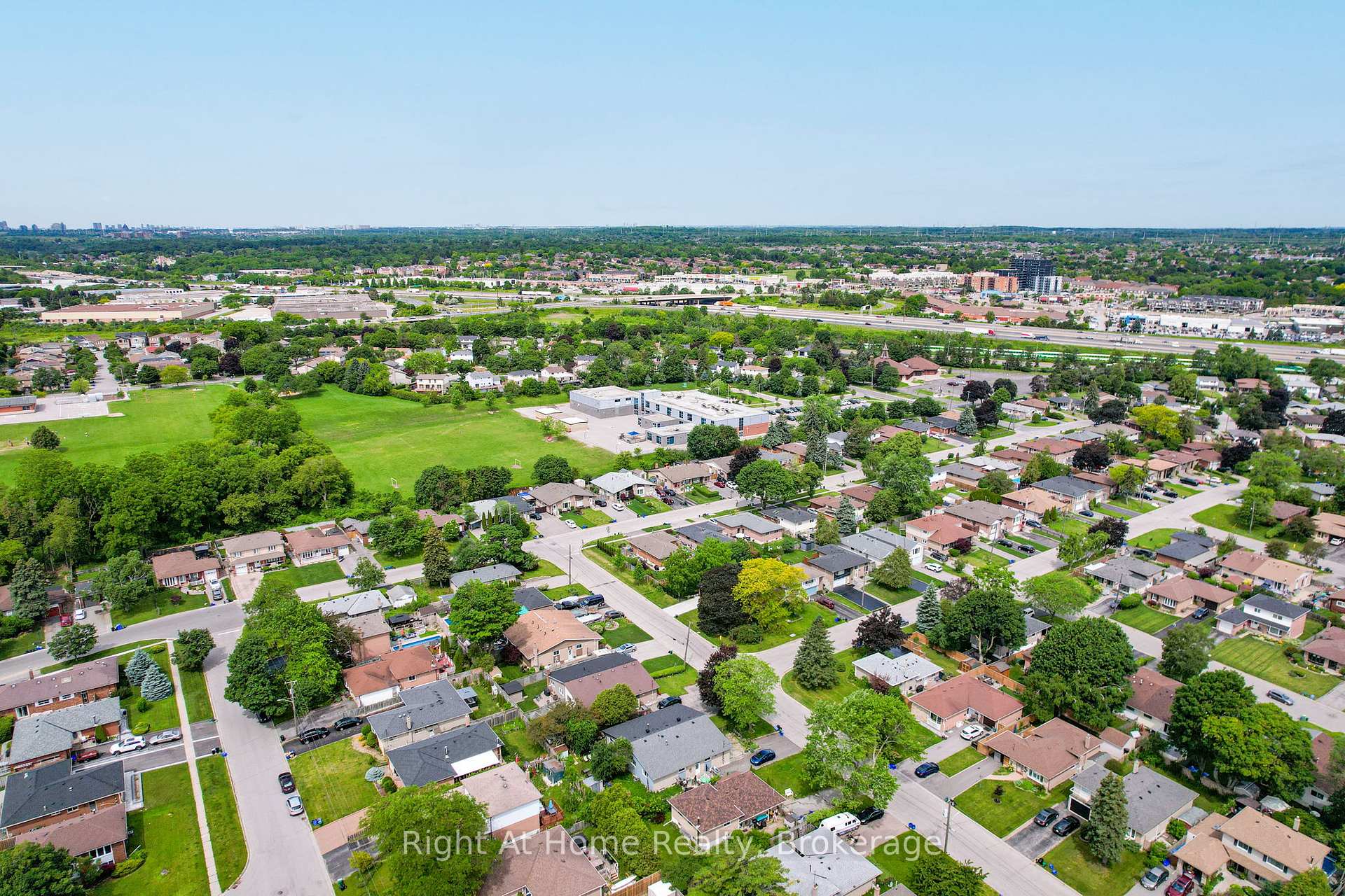 Photo 31 of 833 Vicki Drive, Pickering, West Shore — HOMEH