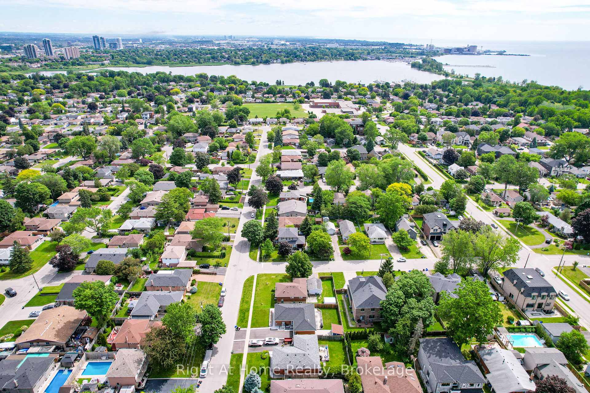 Photo 29 of 833 Vicki Drive, Pickering, West Shore — HOMEH