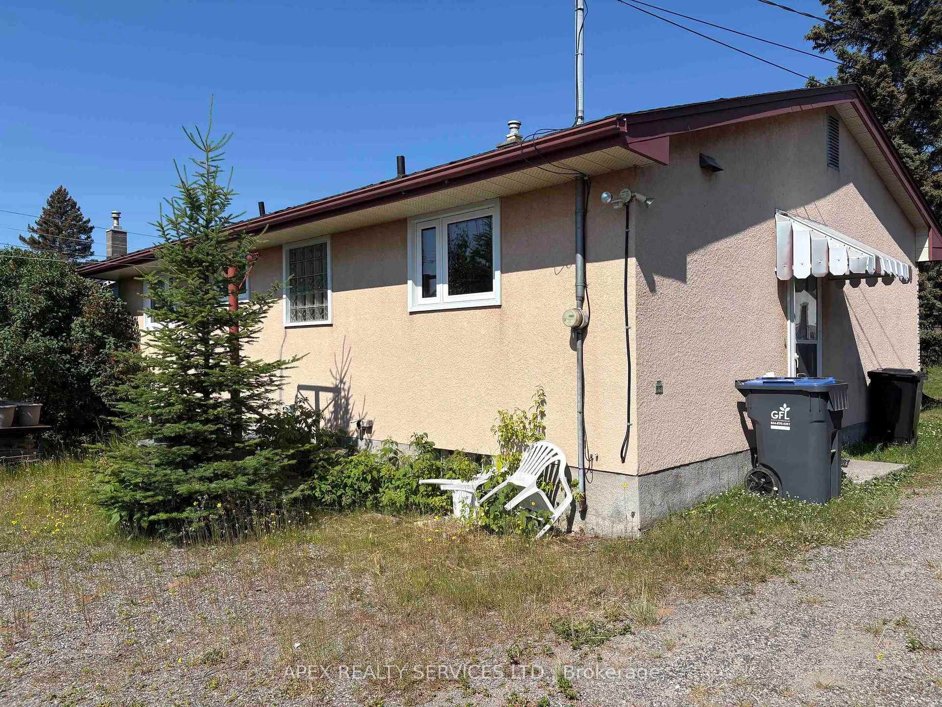 Photo 3 of 463 Richard Street, Thunder Bay, Current River — HOMEH