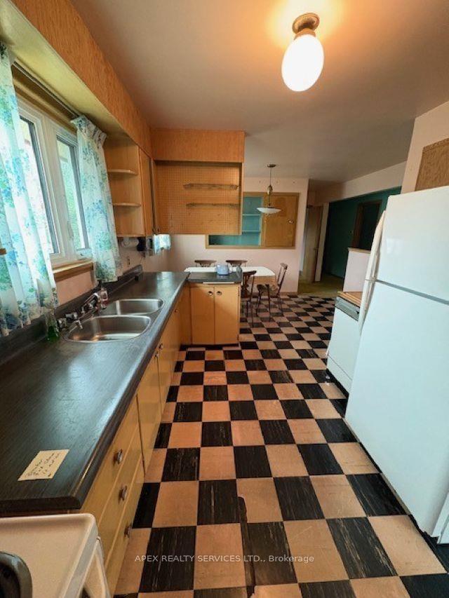 Photo 5 of 463 Richard Street, Thunder Bay, Current River — HOMEH