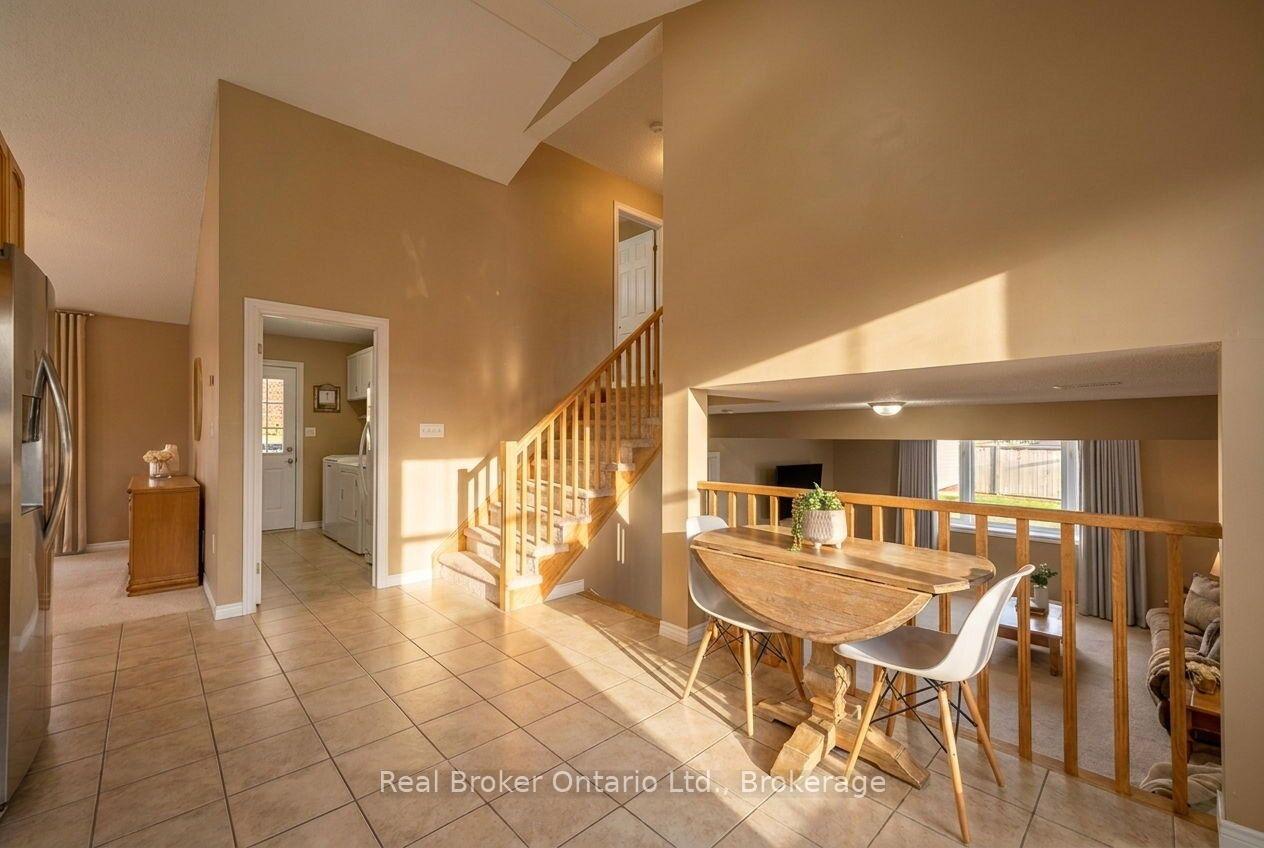 Photo 9 of 51 Sundance Crescent, Hamilton, Hannon — HOMEH