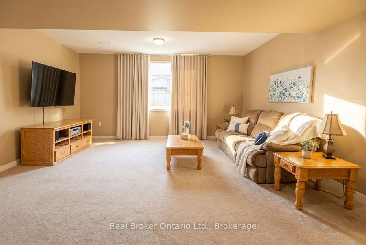 Photo 15 of 51 Sundance Crescent, Hamilton, Hannon — HOMEH