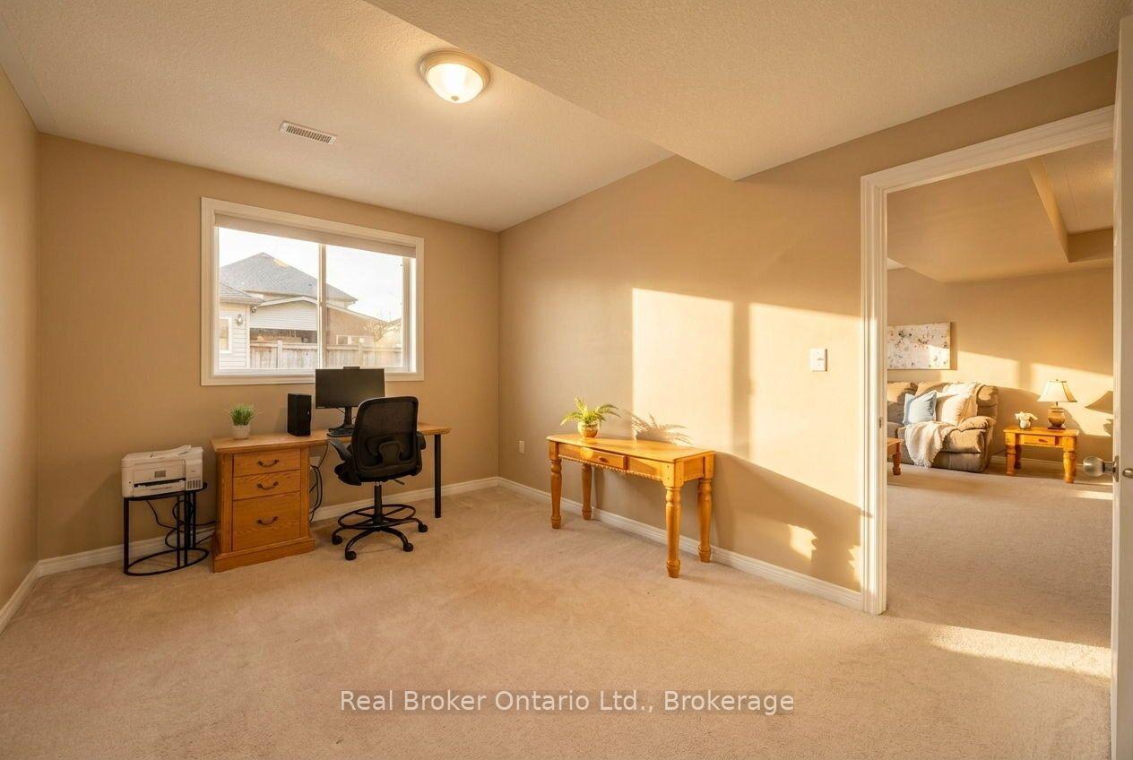 Photo 17 of 51 Sundance Crescent, Hamilton, Hannon — HOMEH