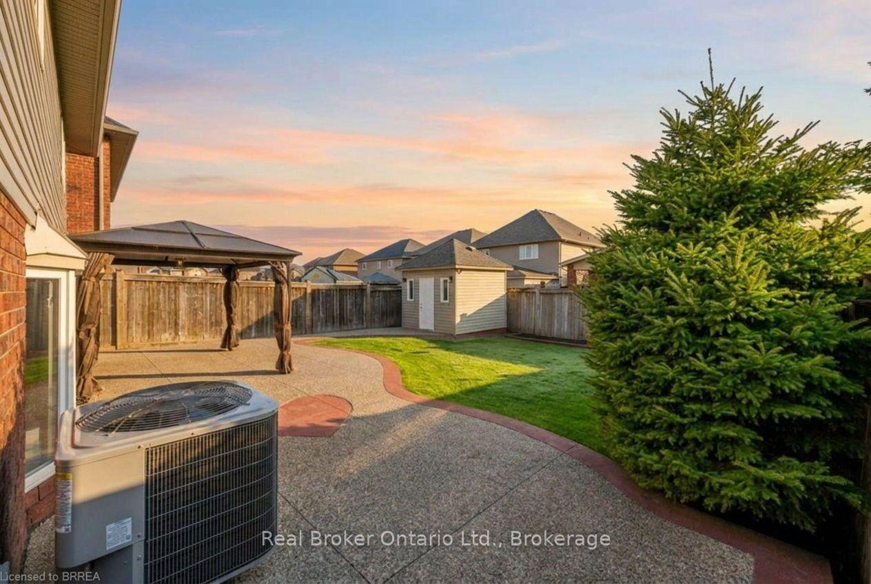 Photo 24 of 51 Sundance Crescent, Hamilton, Hannon — HOMEH