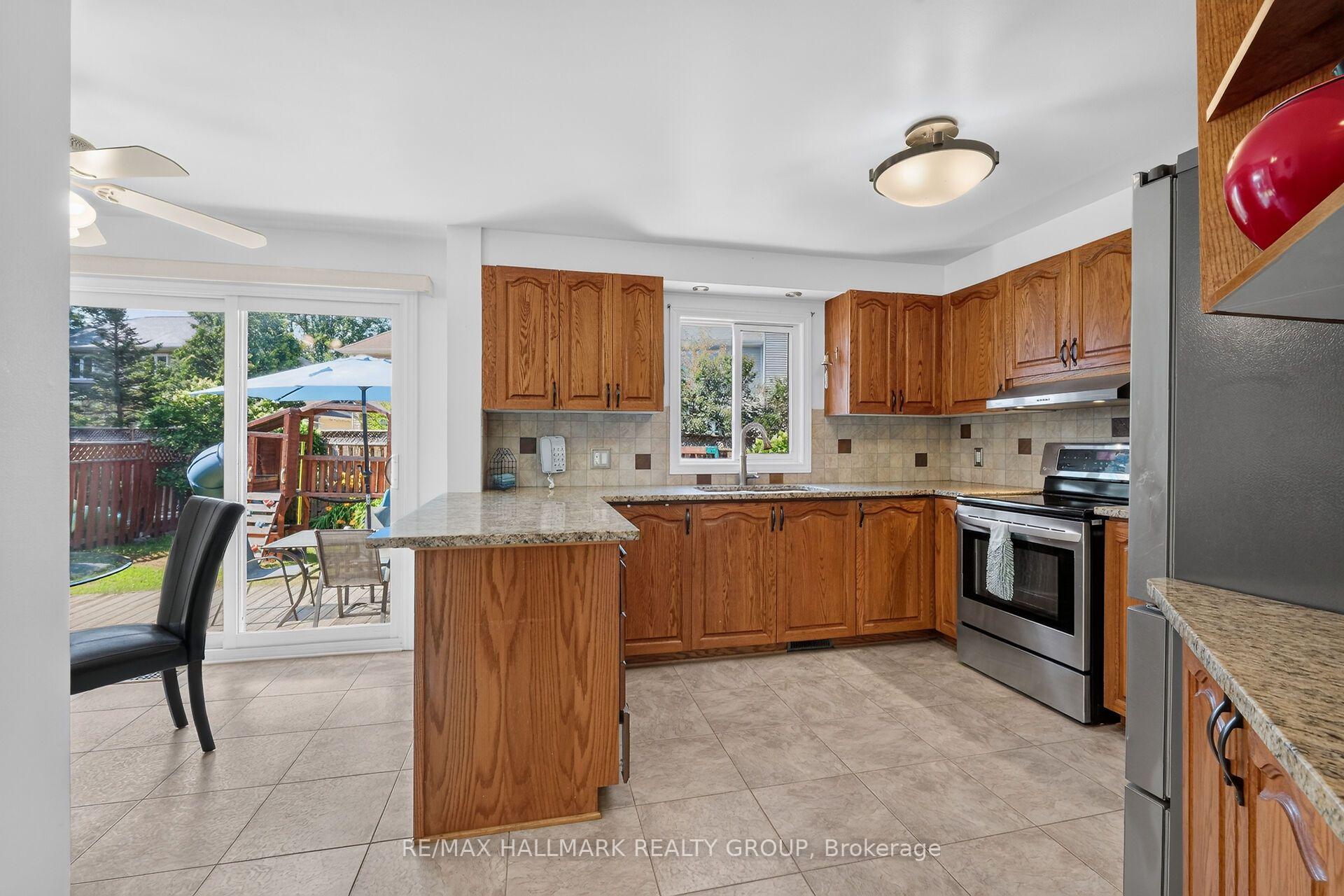 Photo 6 of 6117 Silverbirch Street, Ottawa, Chapel Hill South - Orleans Village — HOMEH