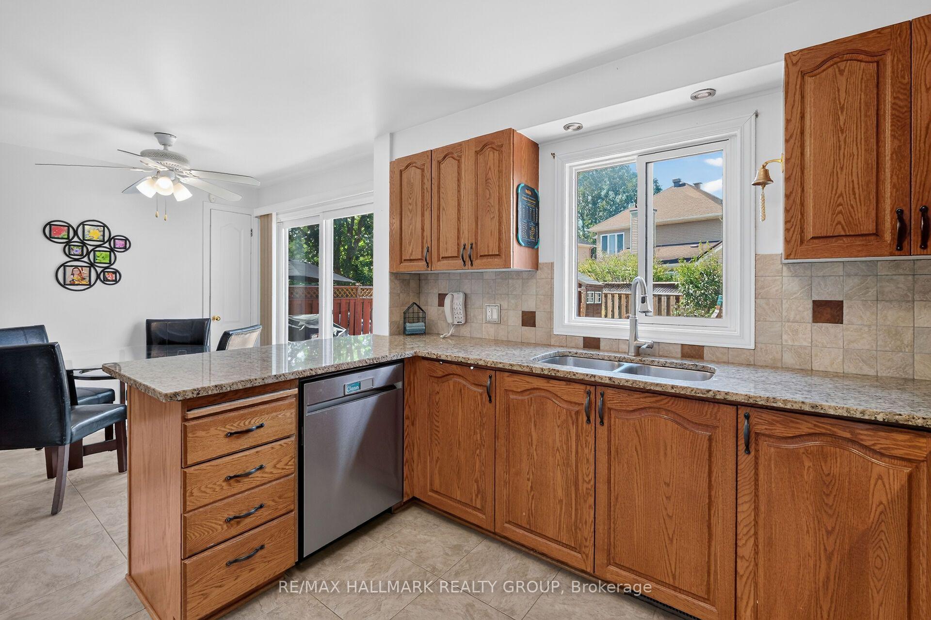 Photo 8 of 6117 Silverbirch Street, Ottawa, Chapel Hill South - Orleans Village — HOMEH