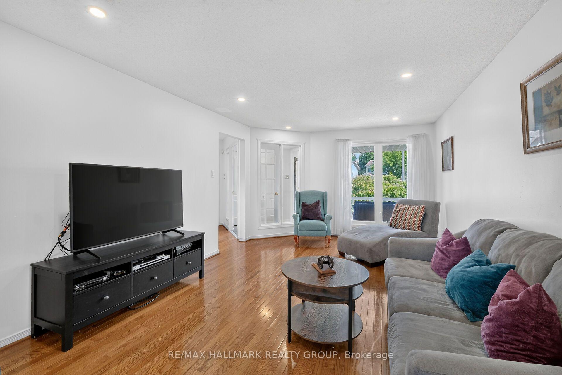 Photo 14 of 6117 Silverbirch Street, Ottawa, Chapel Hill South - Orleans Village — HOMEH