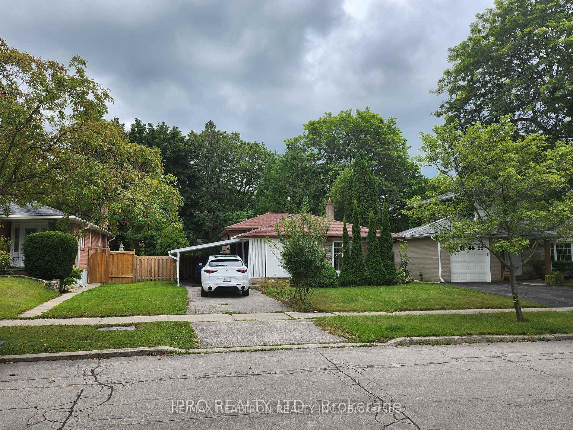 Photo 1 of 16 Cresthaven Drive, North York, Hillcrest Village — HOMEH