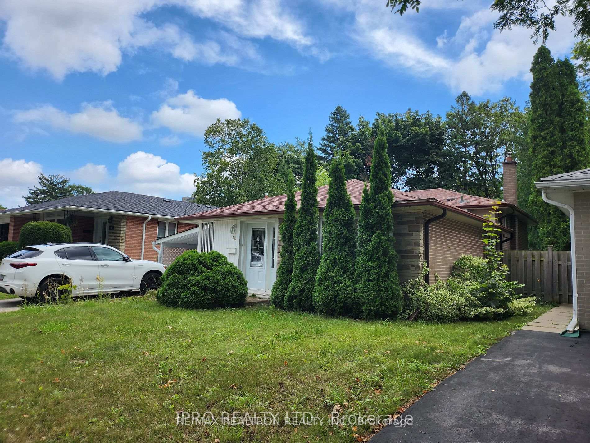 Photo 3 of 16 Cresthaven Drive, North York, Hillcrest Village — HOMEH