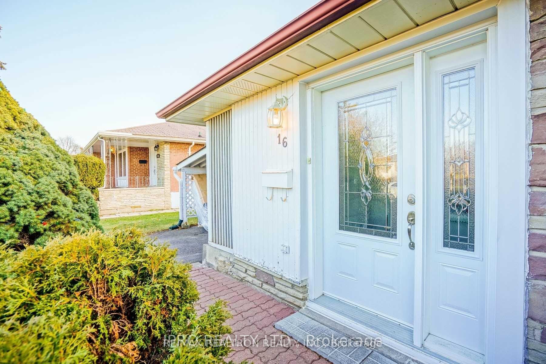 Photo 5 of 16 Cresthaven Drive, North York, Hillcrest Village — HOMEH