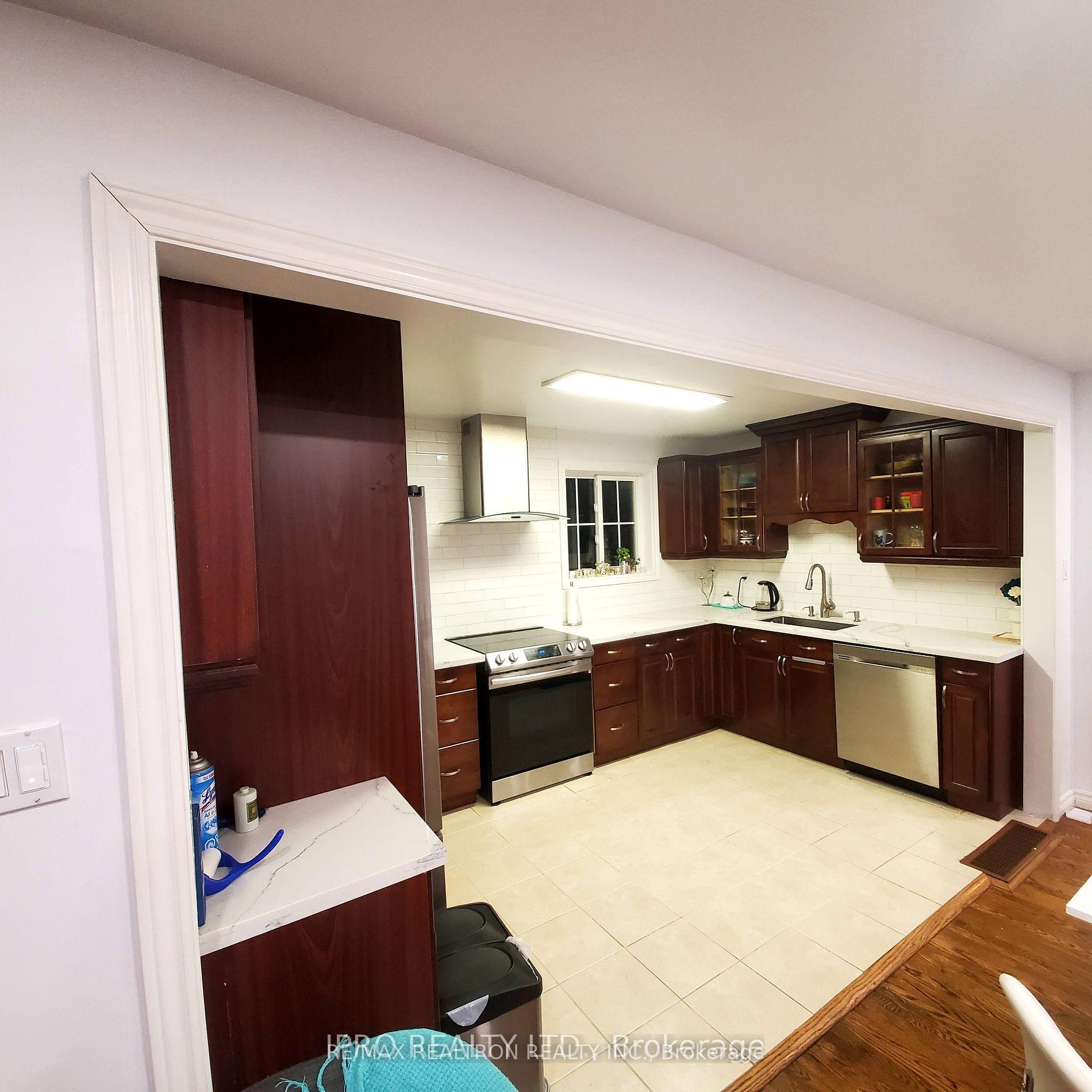 Photo 8 of 16 Cresthaven Drive, North York, Hillcrest Village — HOMEH