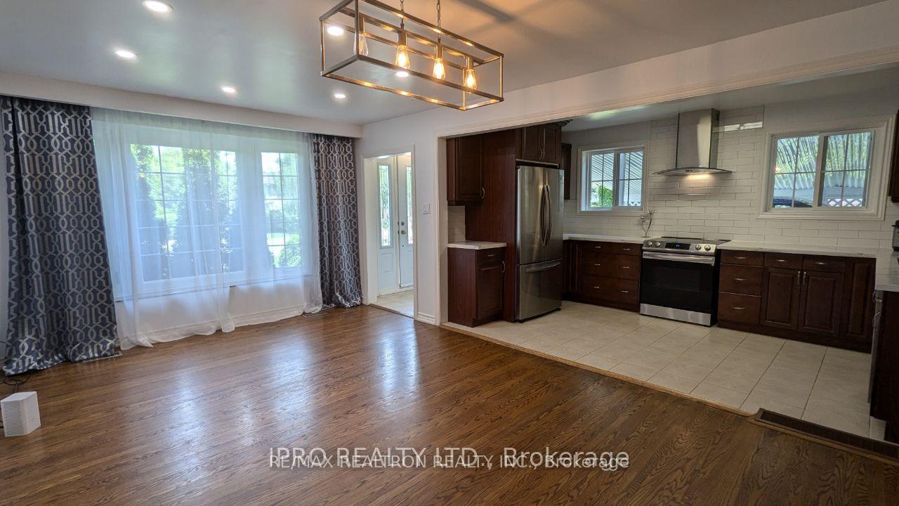Photo 9 of 16 Cresthaven Drive, North York, Hillcrest Village — HOMEH