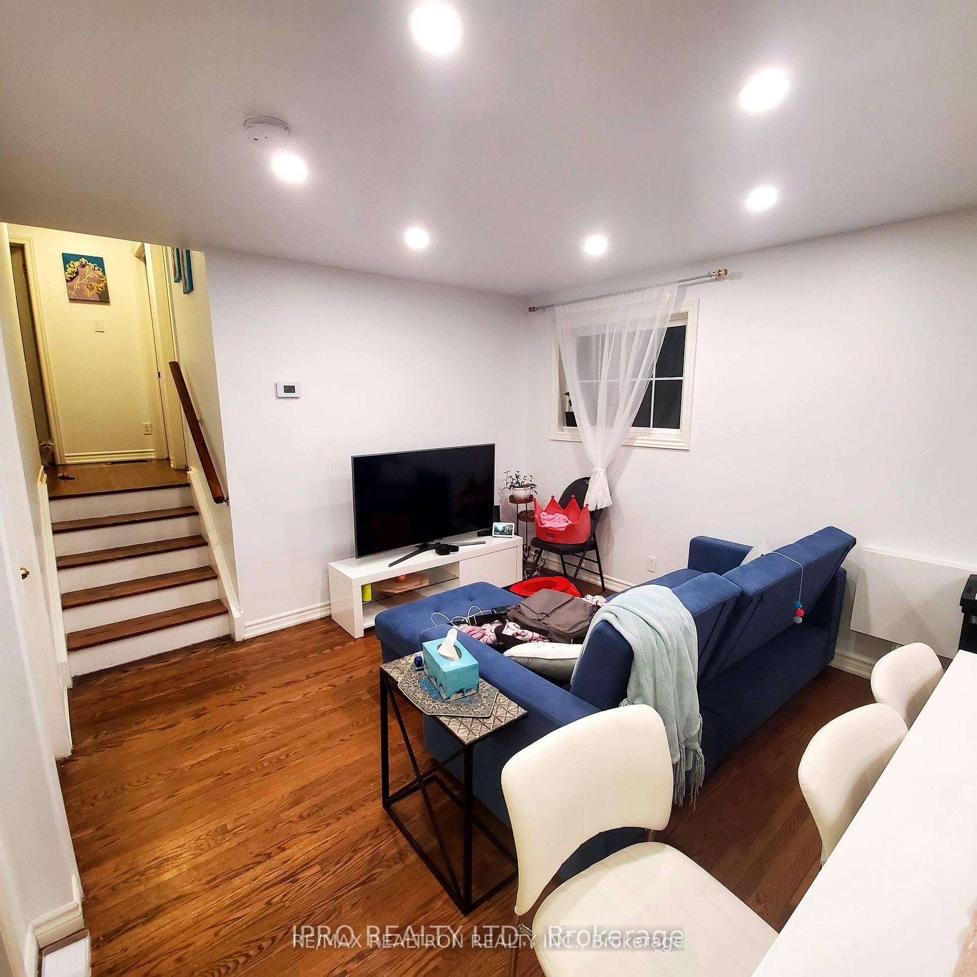Photo 14 of 16 Cresthaven Drive, North York, Hillcrest Village — HOMEH