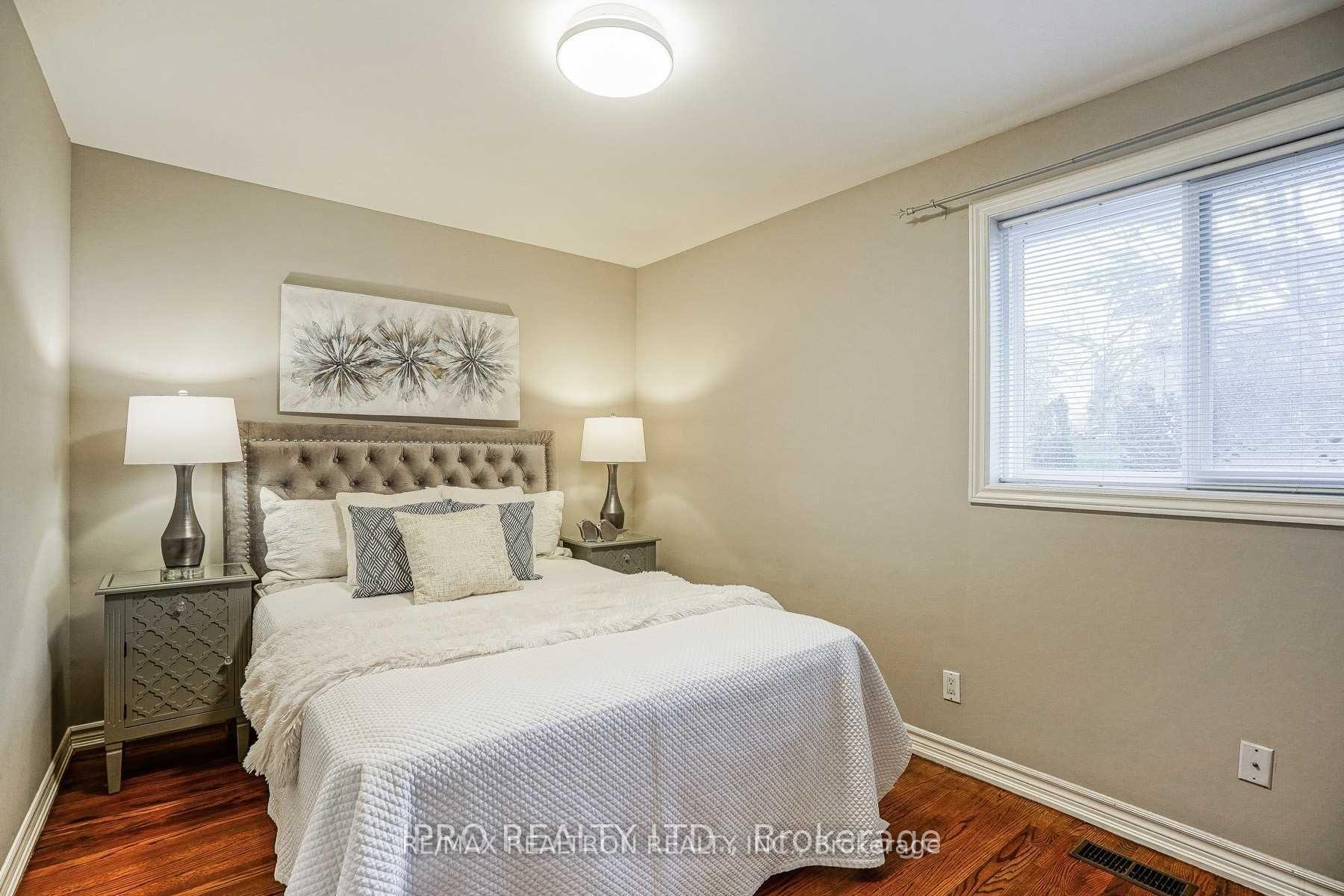Photo 17 of 16 Cresthaven Drive, North York, Hillcrest Village — HOMEH