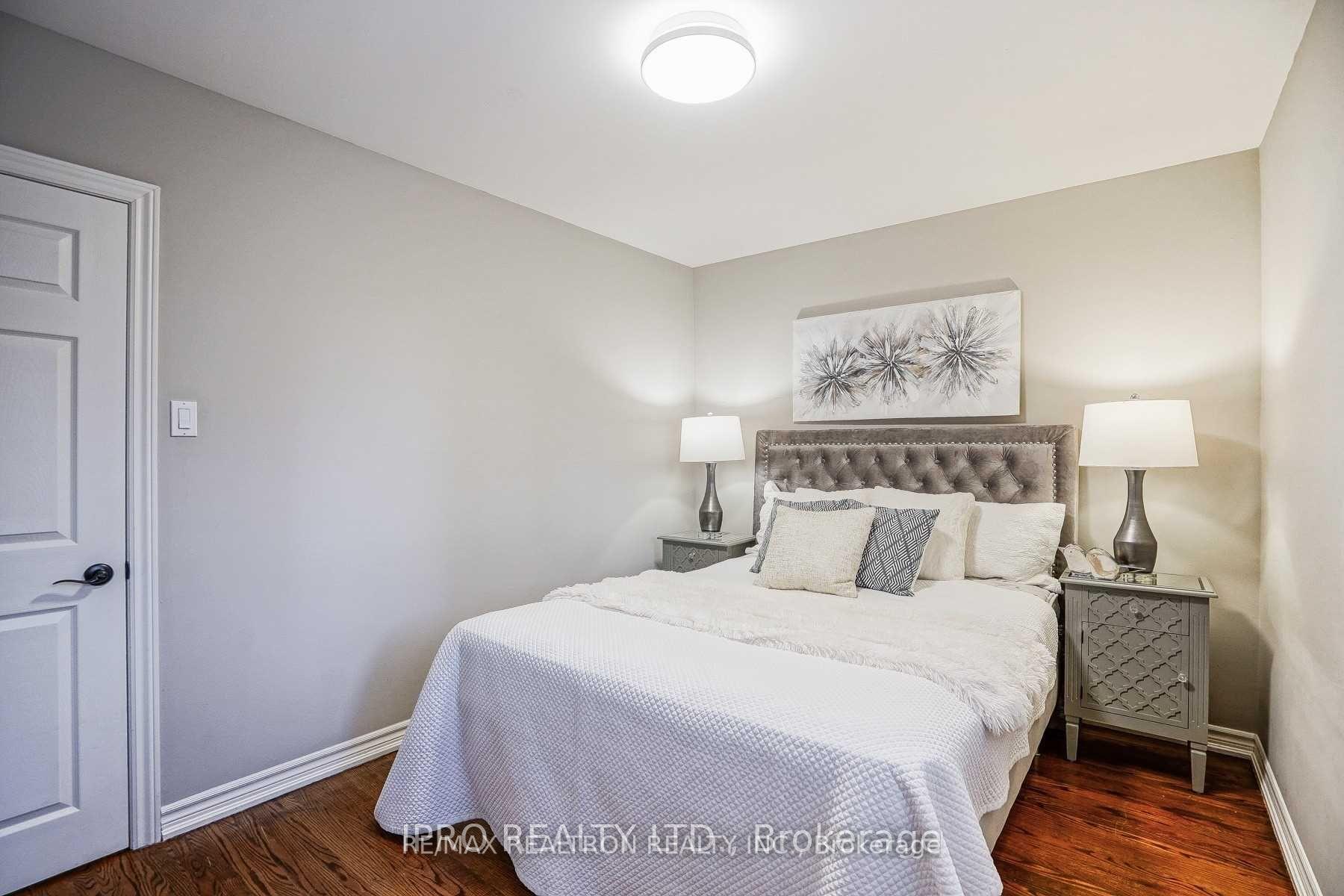 Photo 20 of 16 Cresthaven Drive, North York, Hillcrest Village — HOMEH