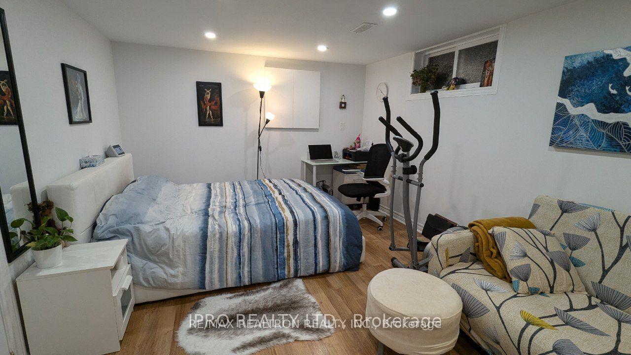 Photo 29 of 16 Cresthaven Drive, North York, Hillcrest Village — HOMEH