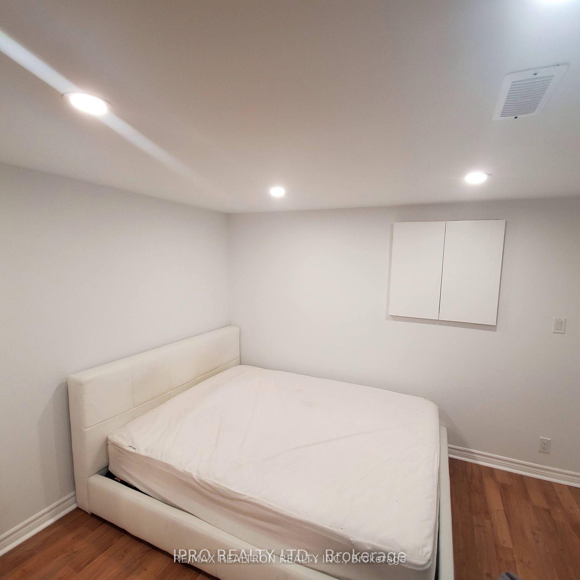 Photo 34 of 16 Cresthaven Drive, North York, Hillcrest Village — HOMEH