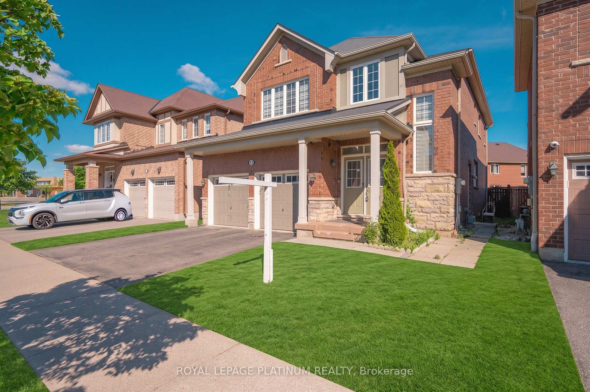 Photo 3 of 15 Aylesbury Drive, Brampton, Northwest Brampton — HOMEH