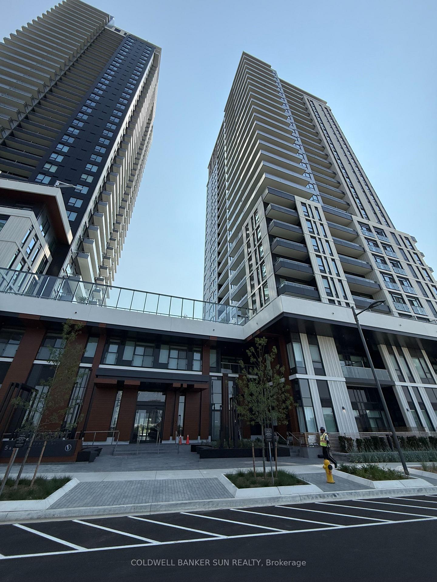 Photo 2 of Unit 426, 21 Meadowvale Road, Vaughan, Concord — HOMEH