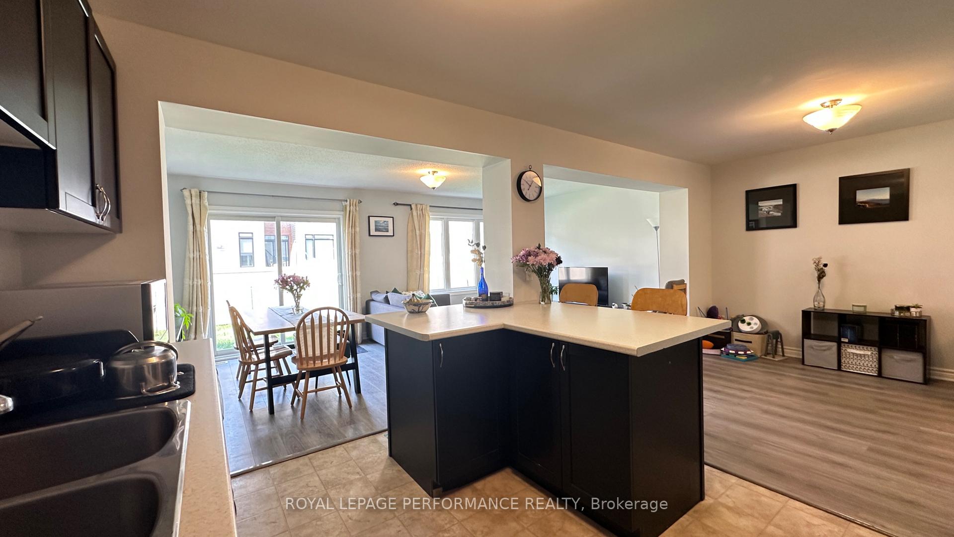 Photo 8 of 128 Lanceleaf Way, Ottawa, Kanata - Emerald Meadows/Trailwest — HOMEH
