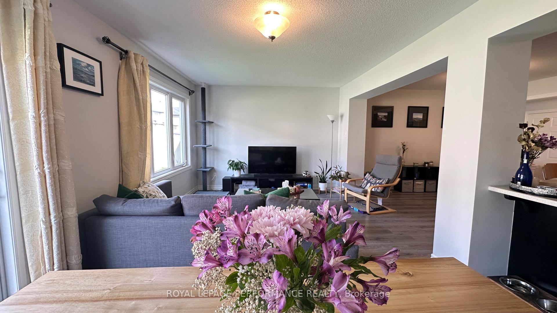 Photo 9 of 128 Lanceleaf Way, Ottawa, Kanata - Emerald Meadows/Trailwest — HOMEH