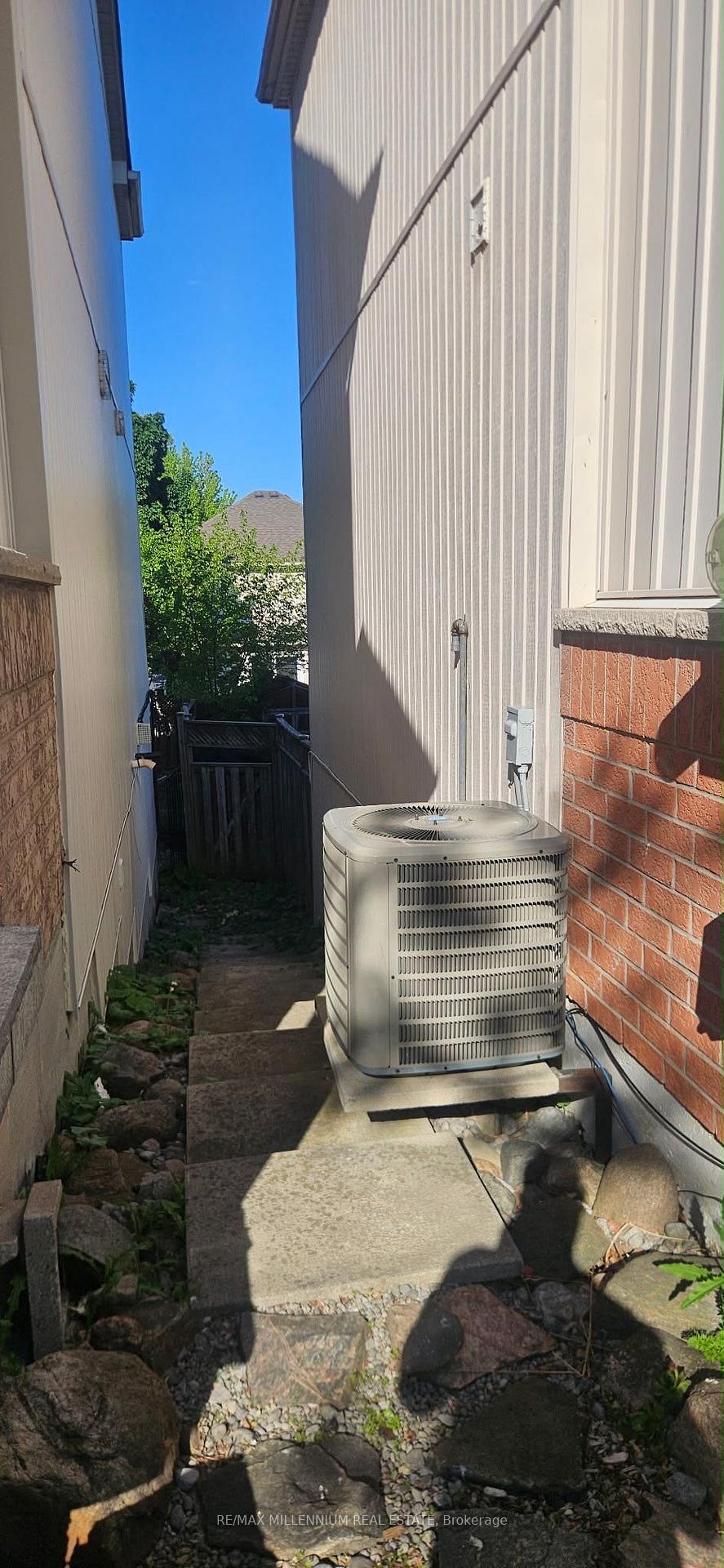Photo 10 of 1111 Ashgrove Crescent, Oshawa, Pinecrest — HOMEH