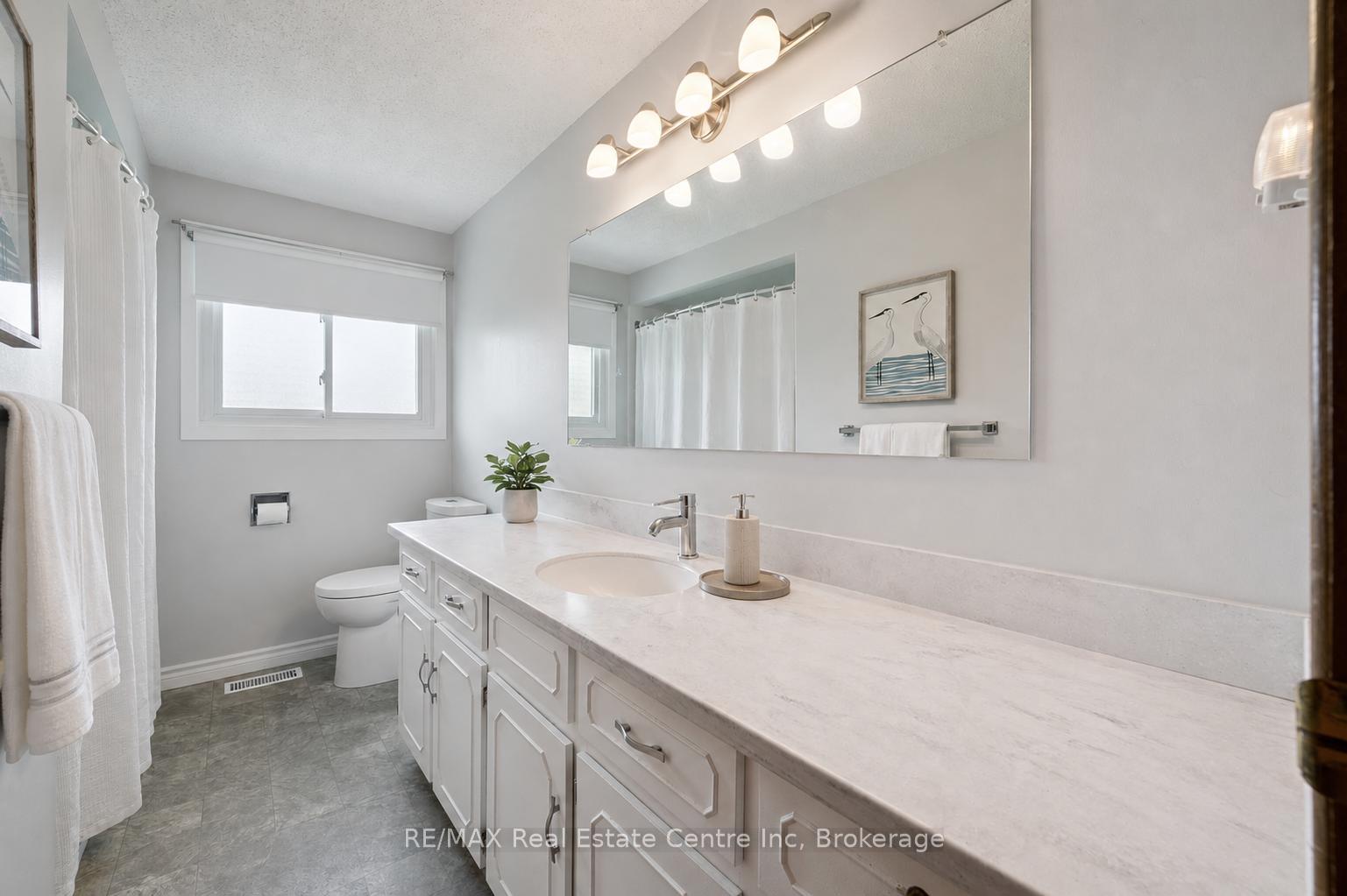 Photo 11 of 17 Glenda Court, Guelph, Willow West/Sugarbush/West Acres — HOMEH