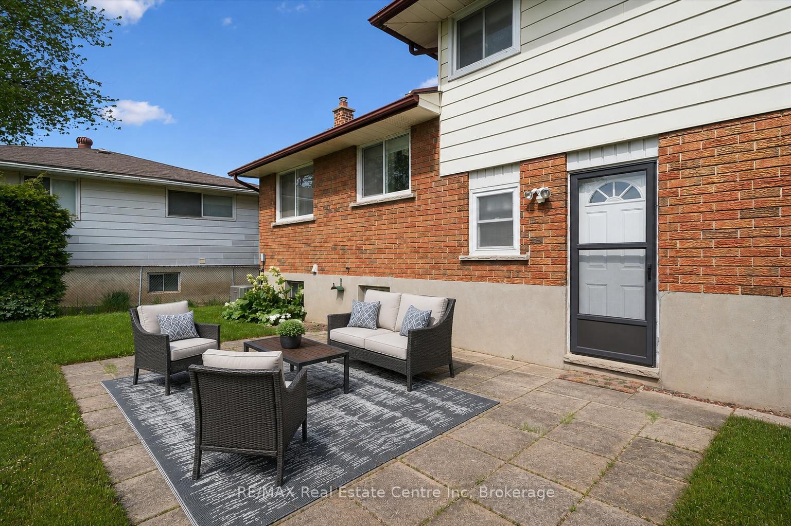 Photo 15 of 17 Glenda Court, Guelph, Willow West/Sugarbush/West Acres — HOMEH