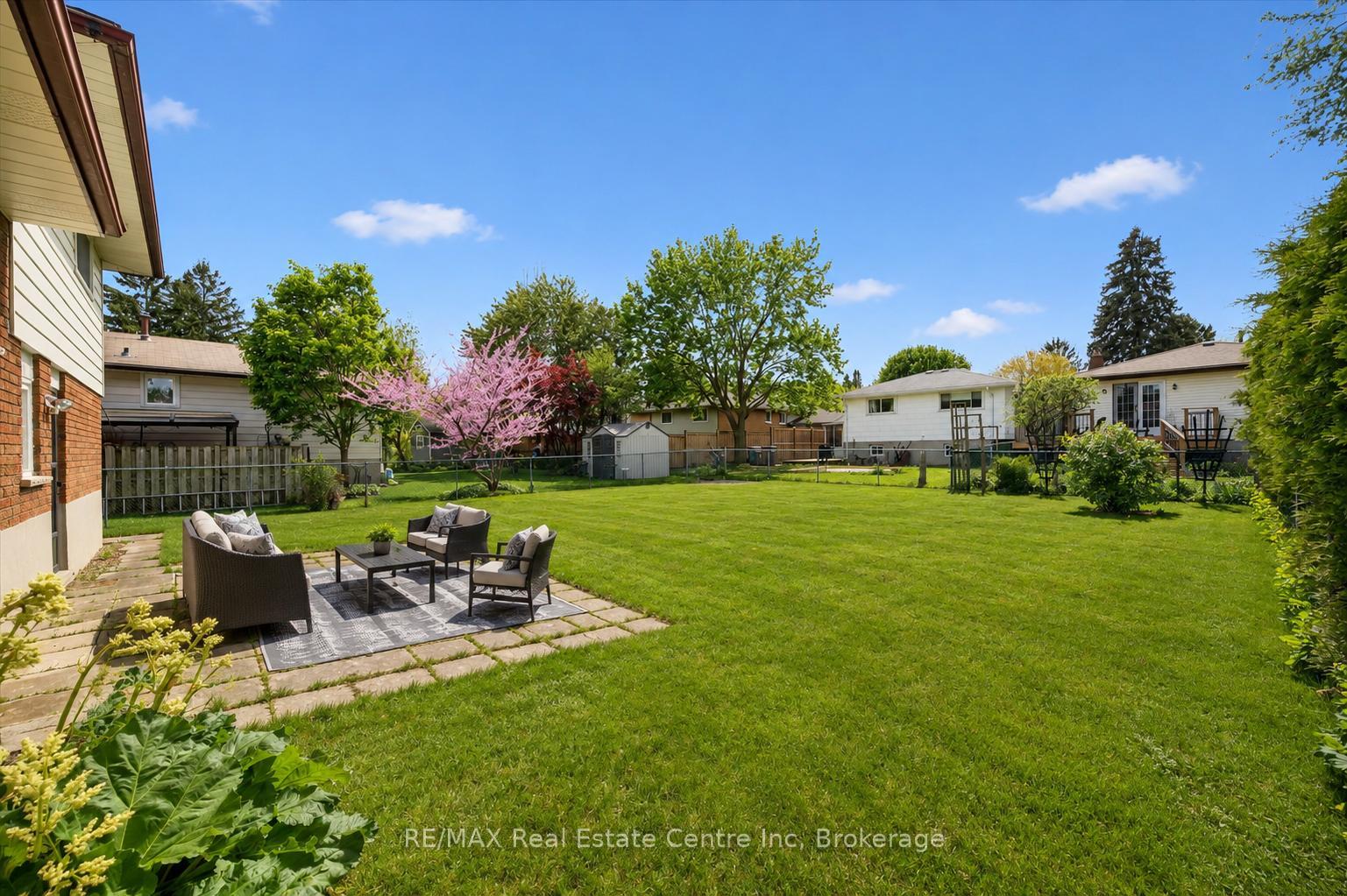 Photo 16 of 17 Glenda Court, Guelph, Willow West/Sugarbush/West Acres — HOMEH
