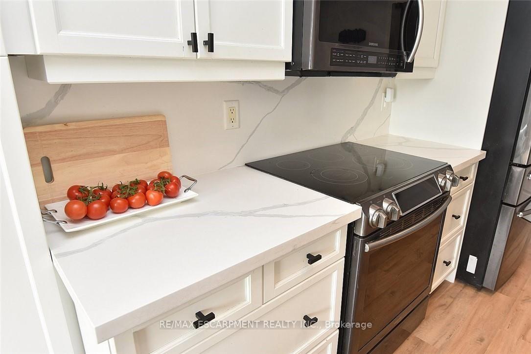 Photo 14 of Unit 7, 39 Panabaker Drive, Hamilton, Ancaster — HOMEH